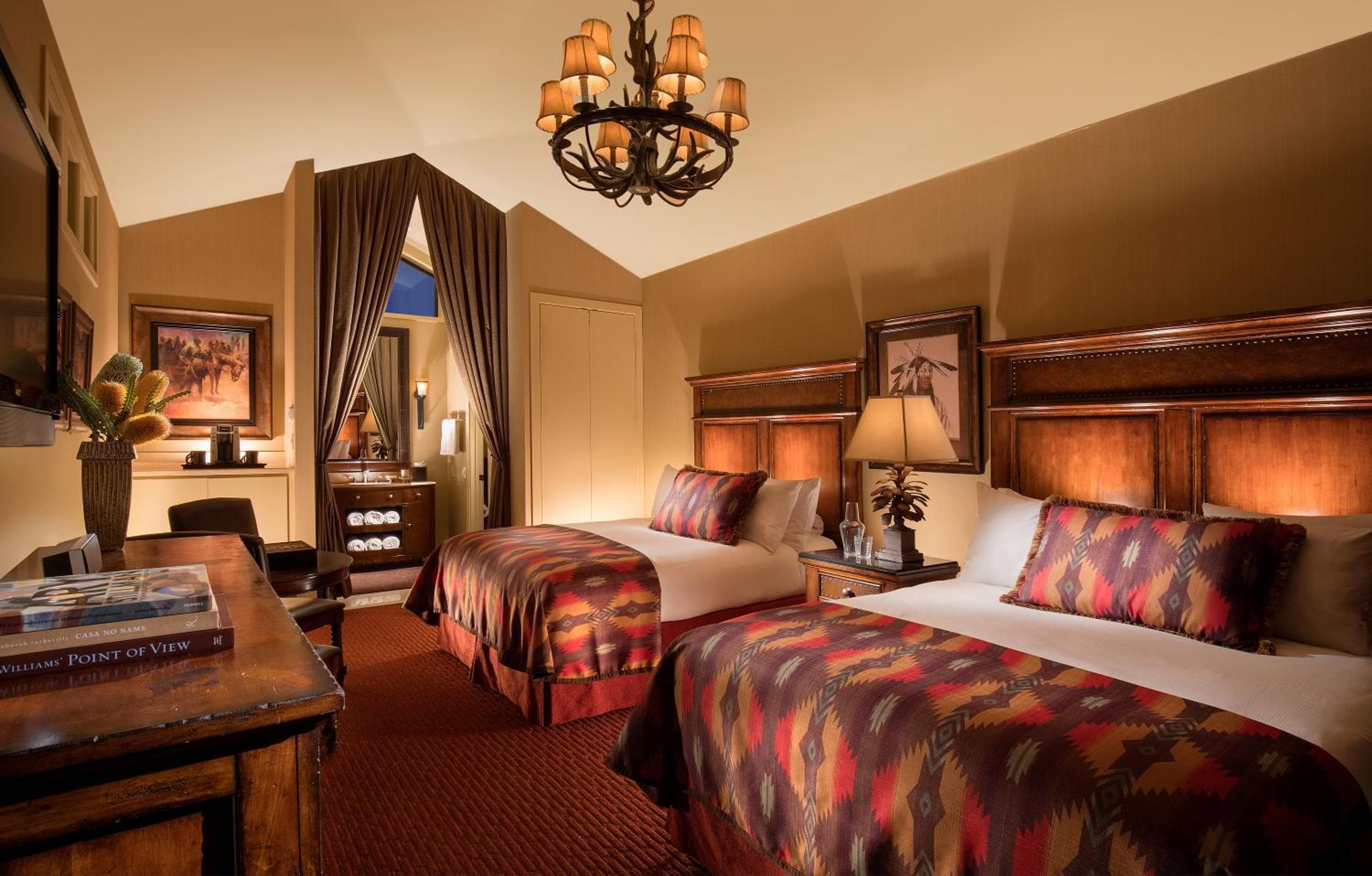 Rustic Inn Creekside