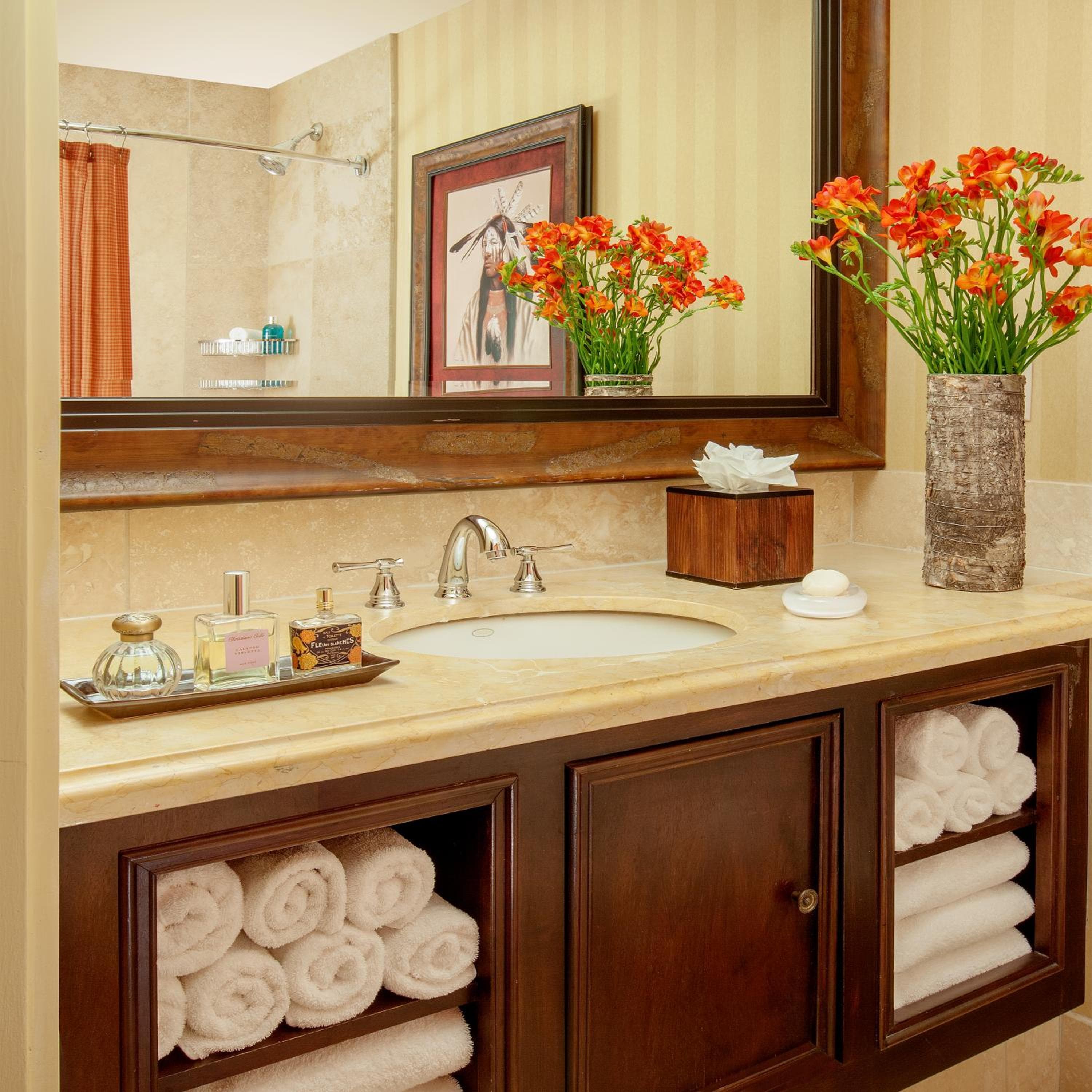 Rustic Inn Creekside