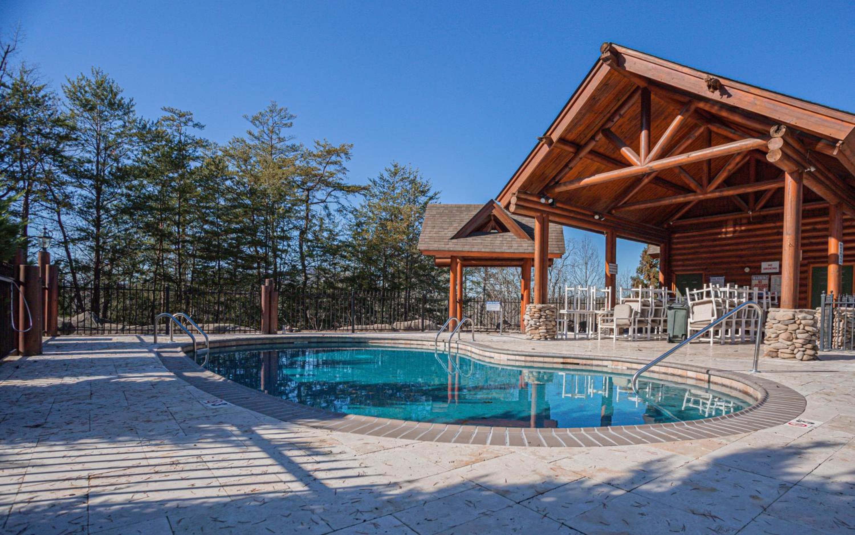 Steps from Pkwy! Hot Tub~Pool Access~Fast WiFi