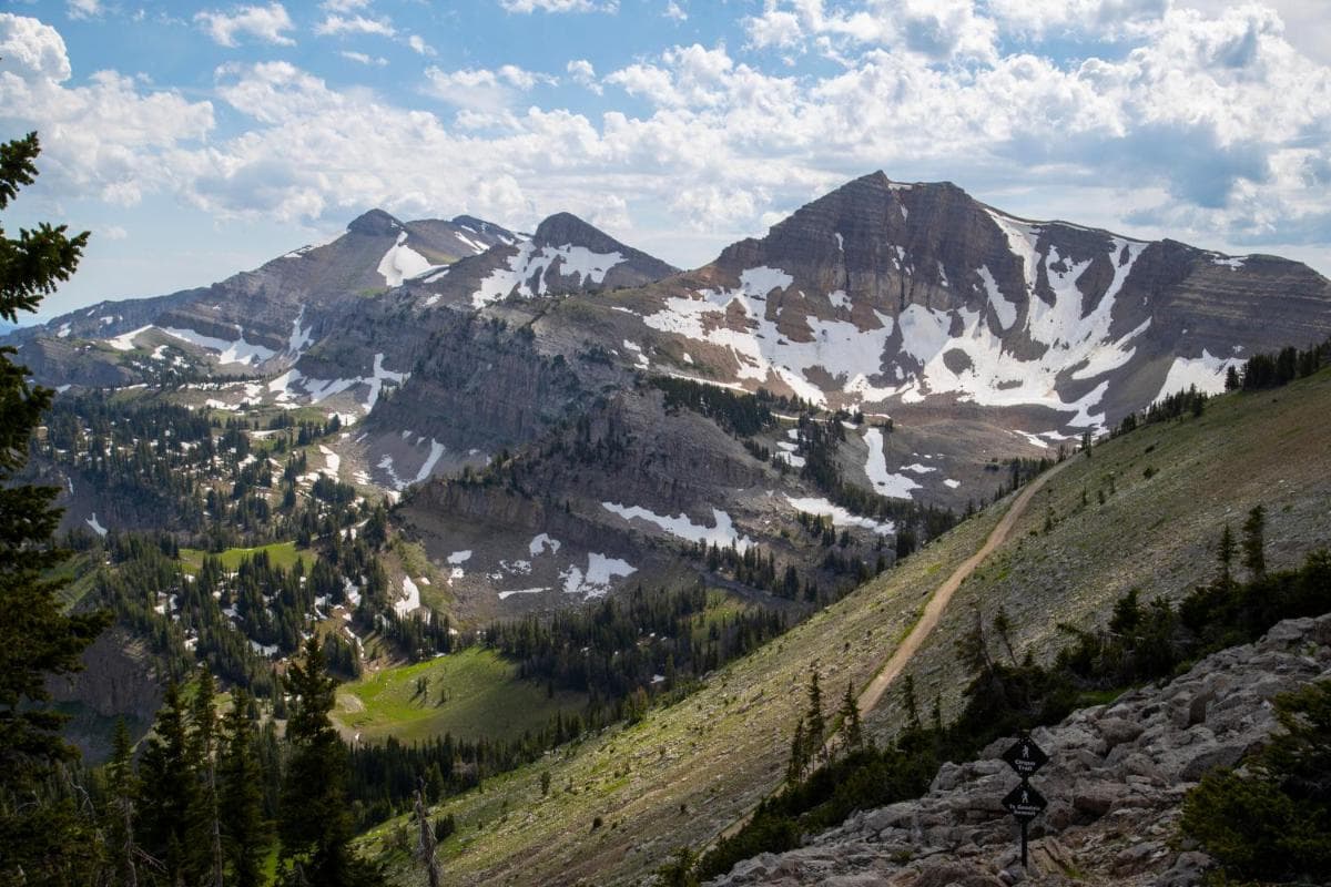 Teton Melody by KABINO Partial Air Conditioning Hot Tub FirePit Foosball Telescope Games WiFi Grill Mtn Views