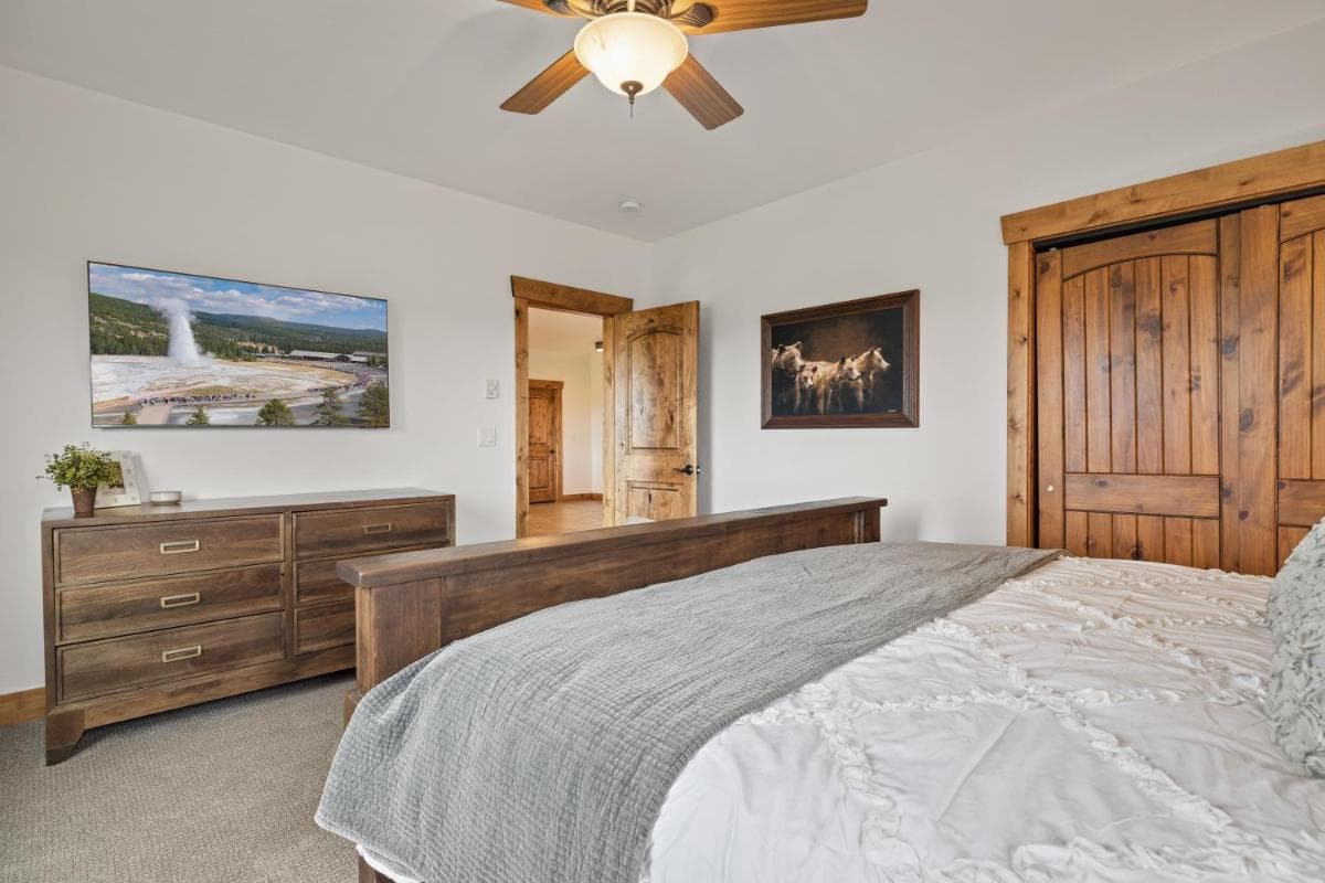 Teton Melody by KABINO Partial Air Conditioning Hot Tub FirePit Foosball Telescope Games WiFi Grill Mtn Views