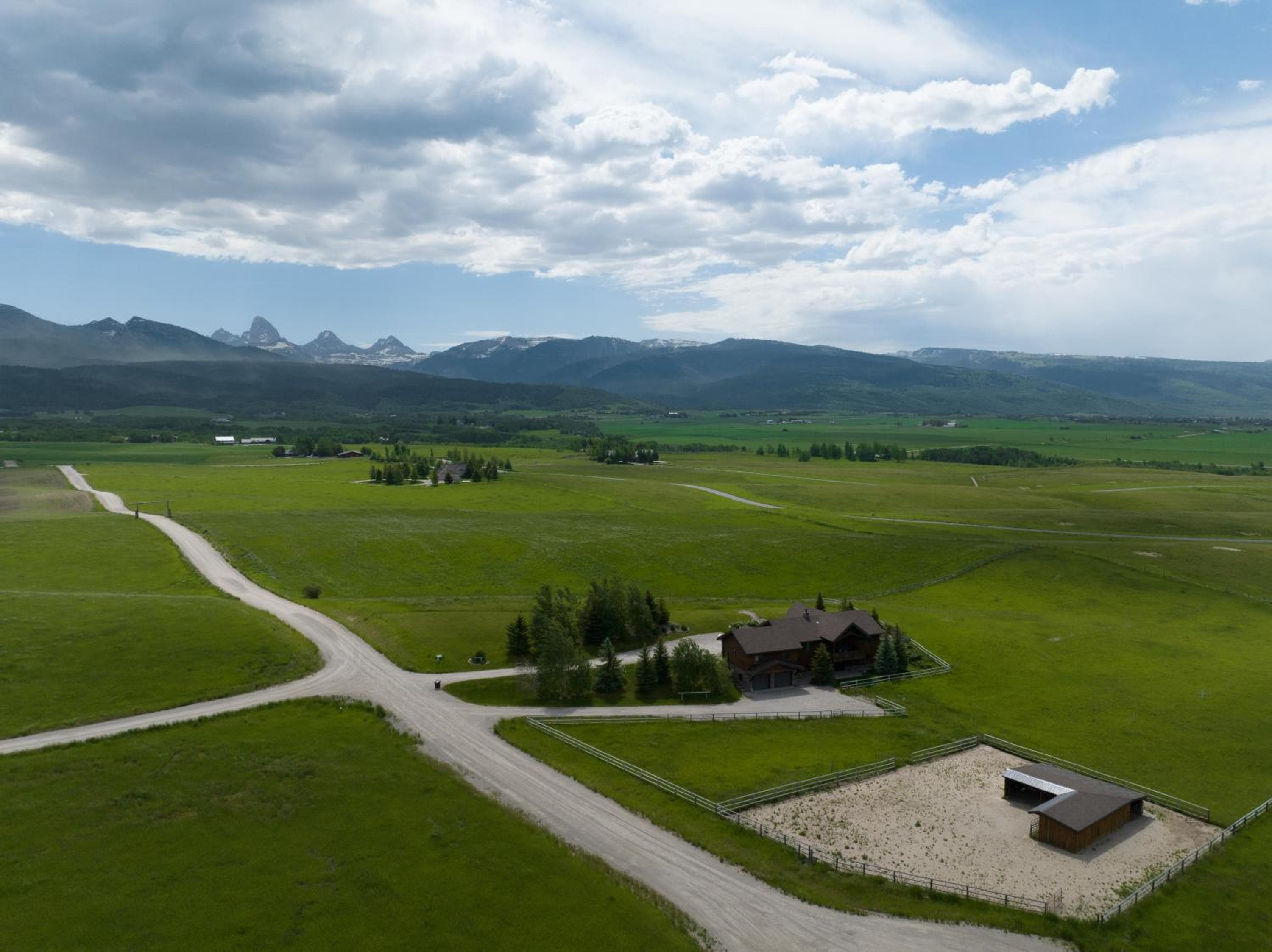 Teton Melody by KABINO Partial Air Conditioning Hot Tub FirePit Foosball Telescope Games WiFi Grill Mtn Views