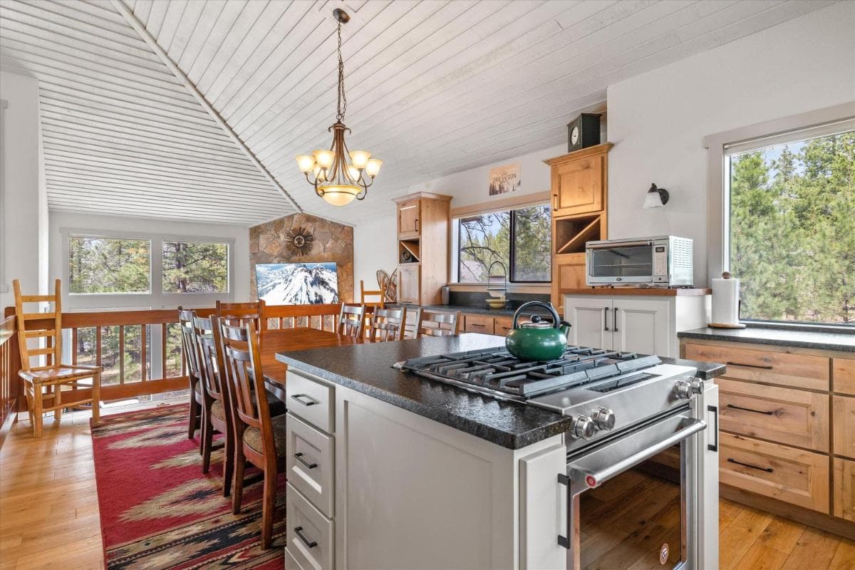 Great Kitchen, AC, SHARC Access, Hot Tub, Bring Pet!