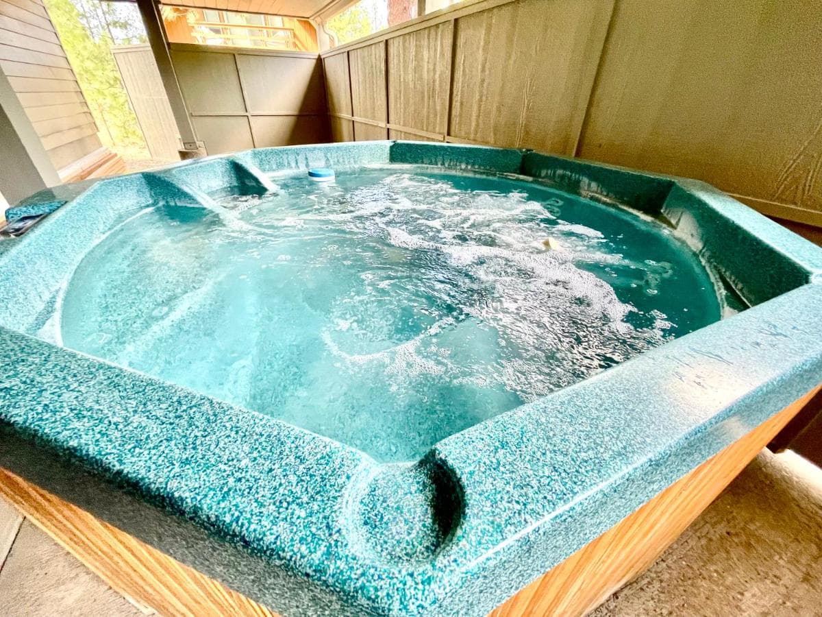Great Kitchen, AC, SHARC Access, Hot Tub, Bring Pet!