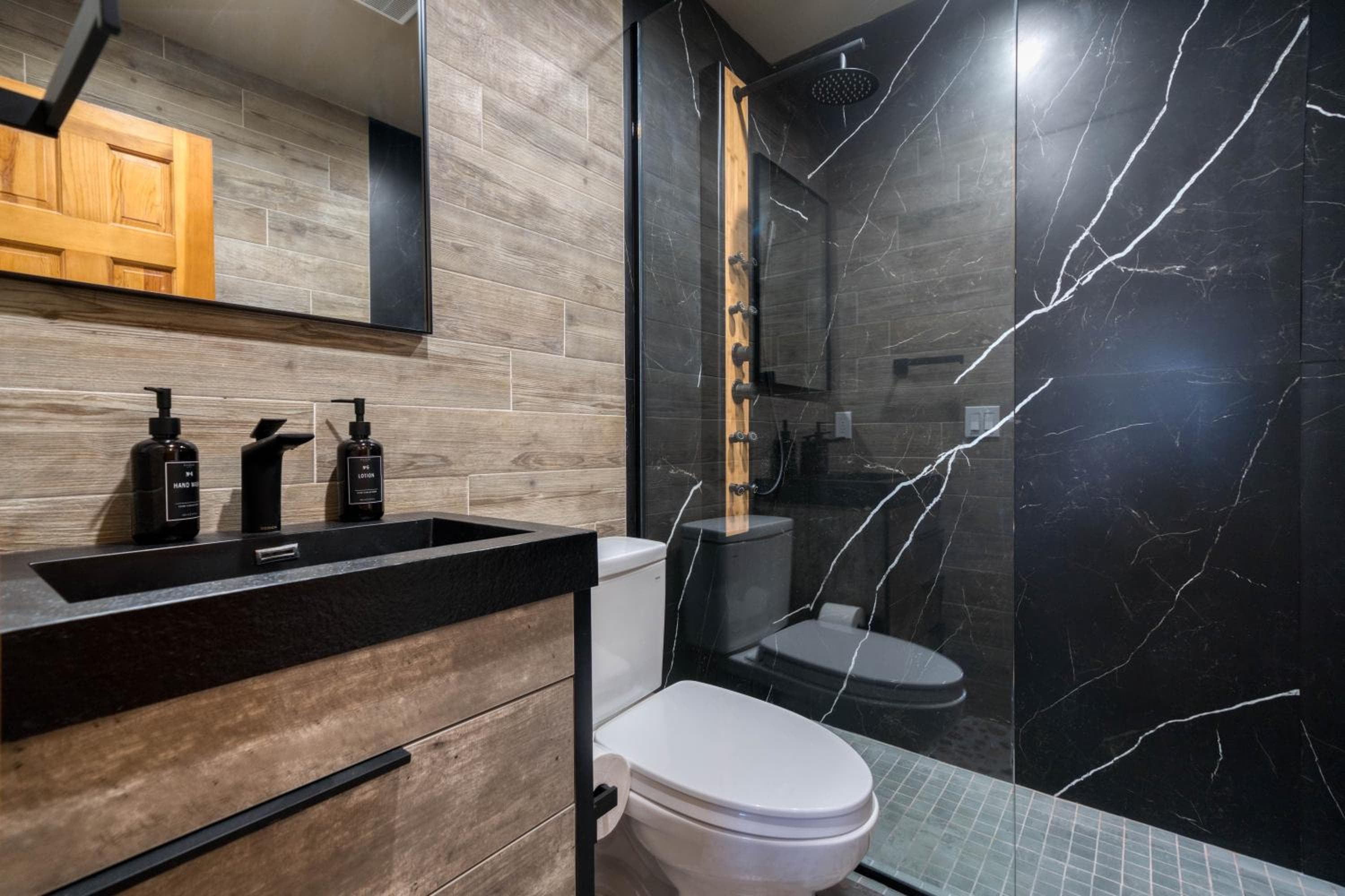 The Haüs Windham - Spacious Suites, Hot Tub, Mountain Views!