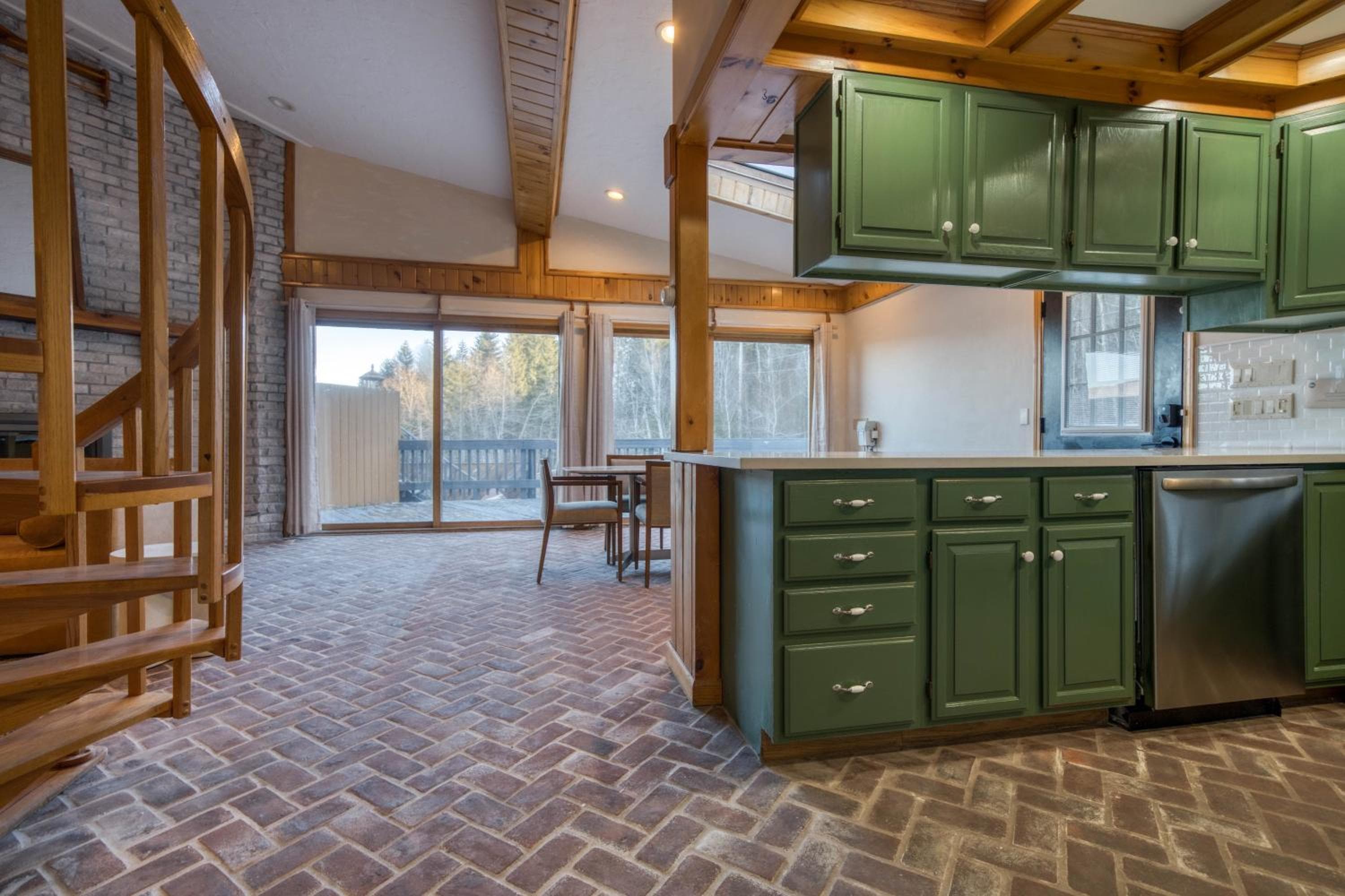 The Haüs Windham - Spacious Suites, Hot Tub, Mountain Views!