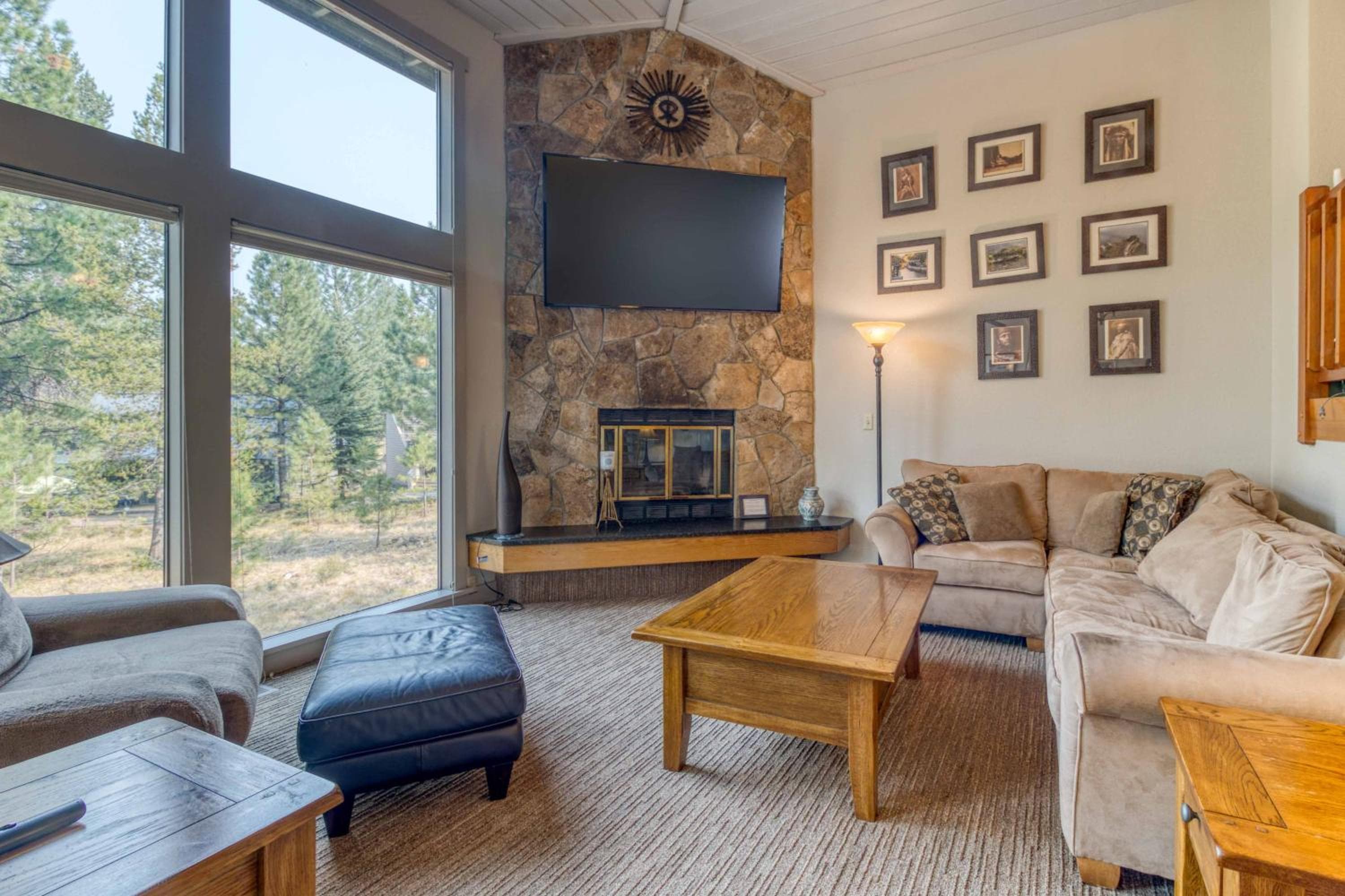 Great Kitchen, AC, SHARC Access, Hot Tub, Bring Pet!