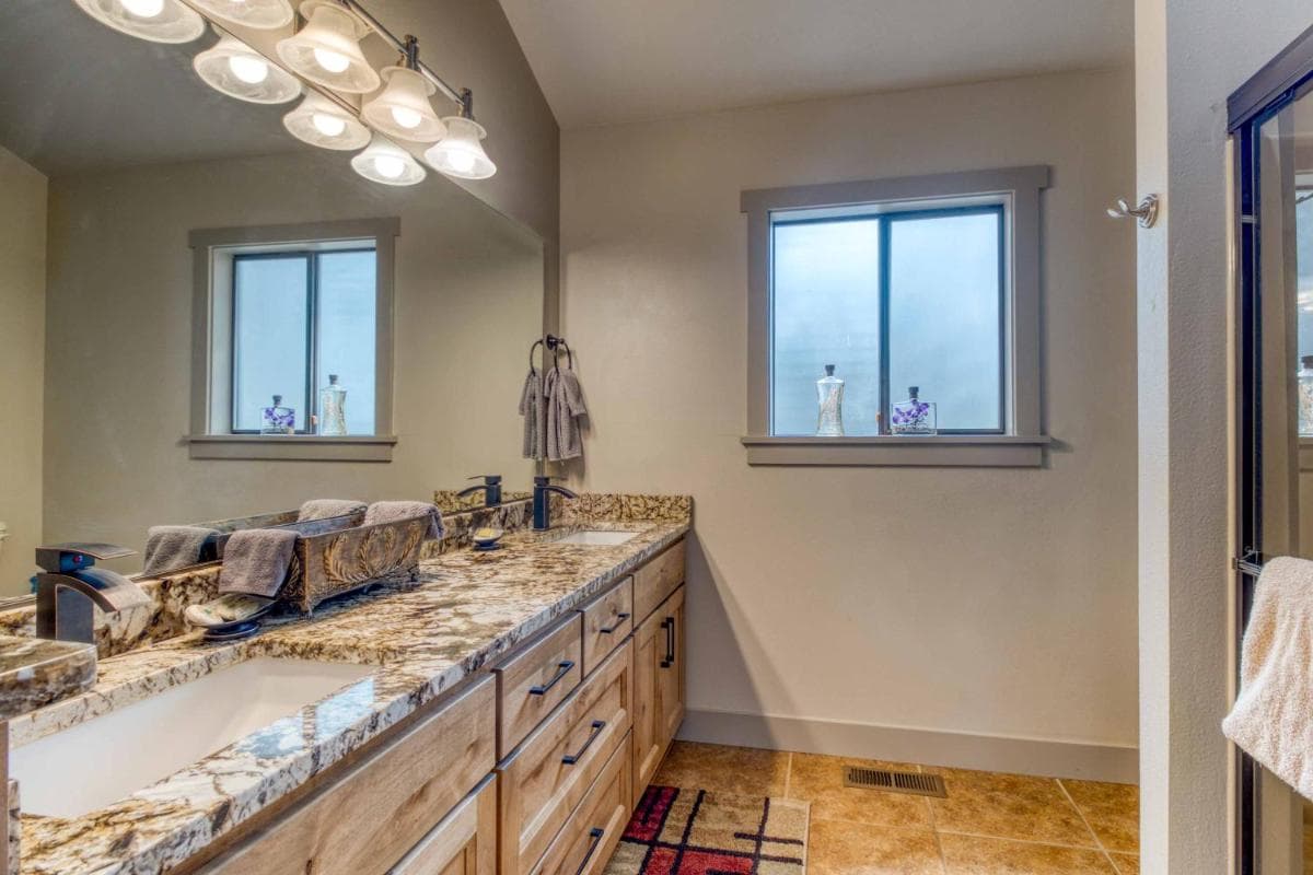 Great Kitchen, AC, SHARC Access, Hot Tub, Bring Pet!