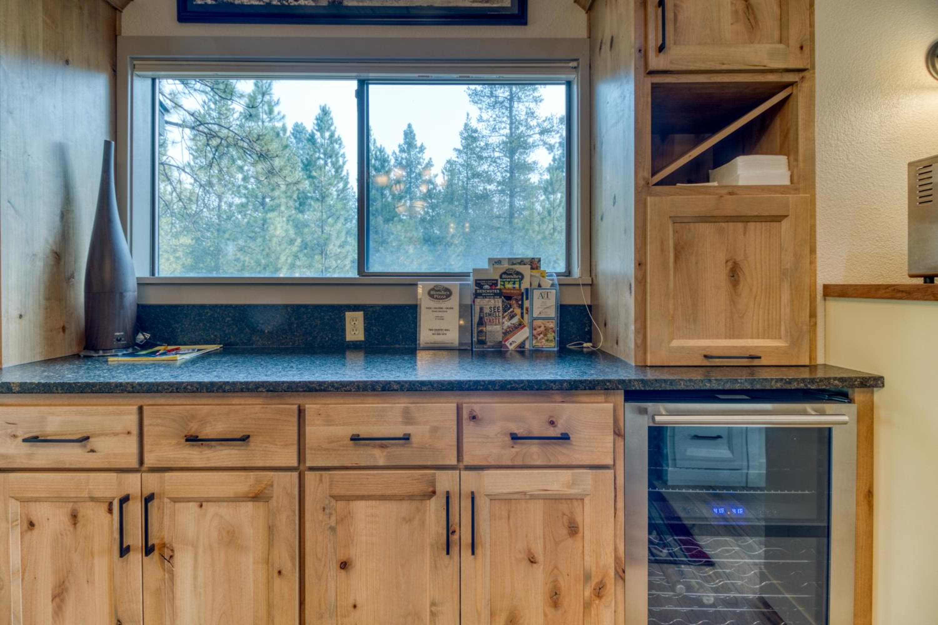 Great Kitchen, AC, SHARC Access, Hot Tub, Bring Pet!