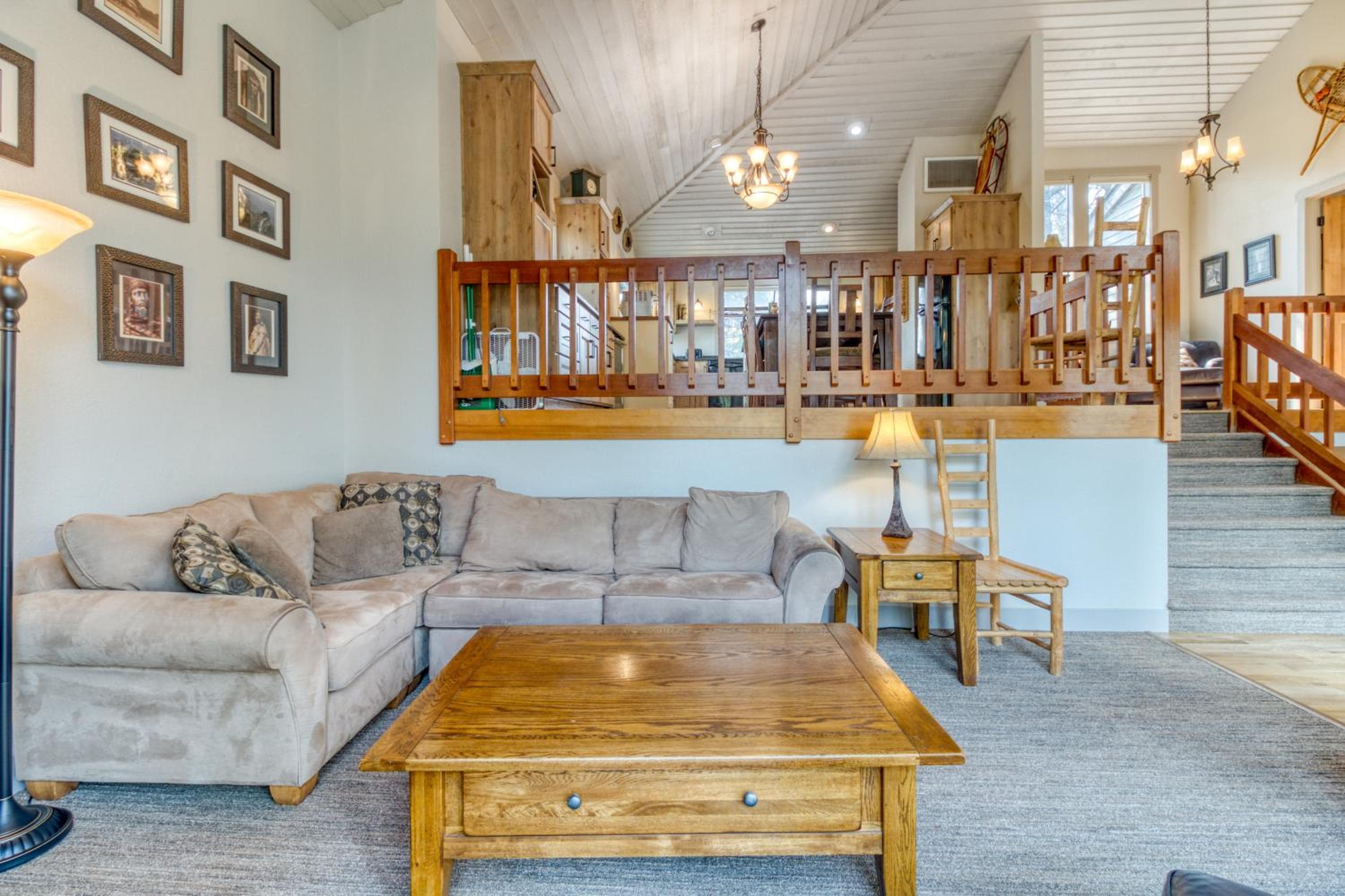Great Kitchen, AC, SHARC Access, Hot Tub, Bring Pet!