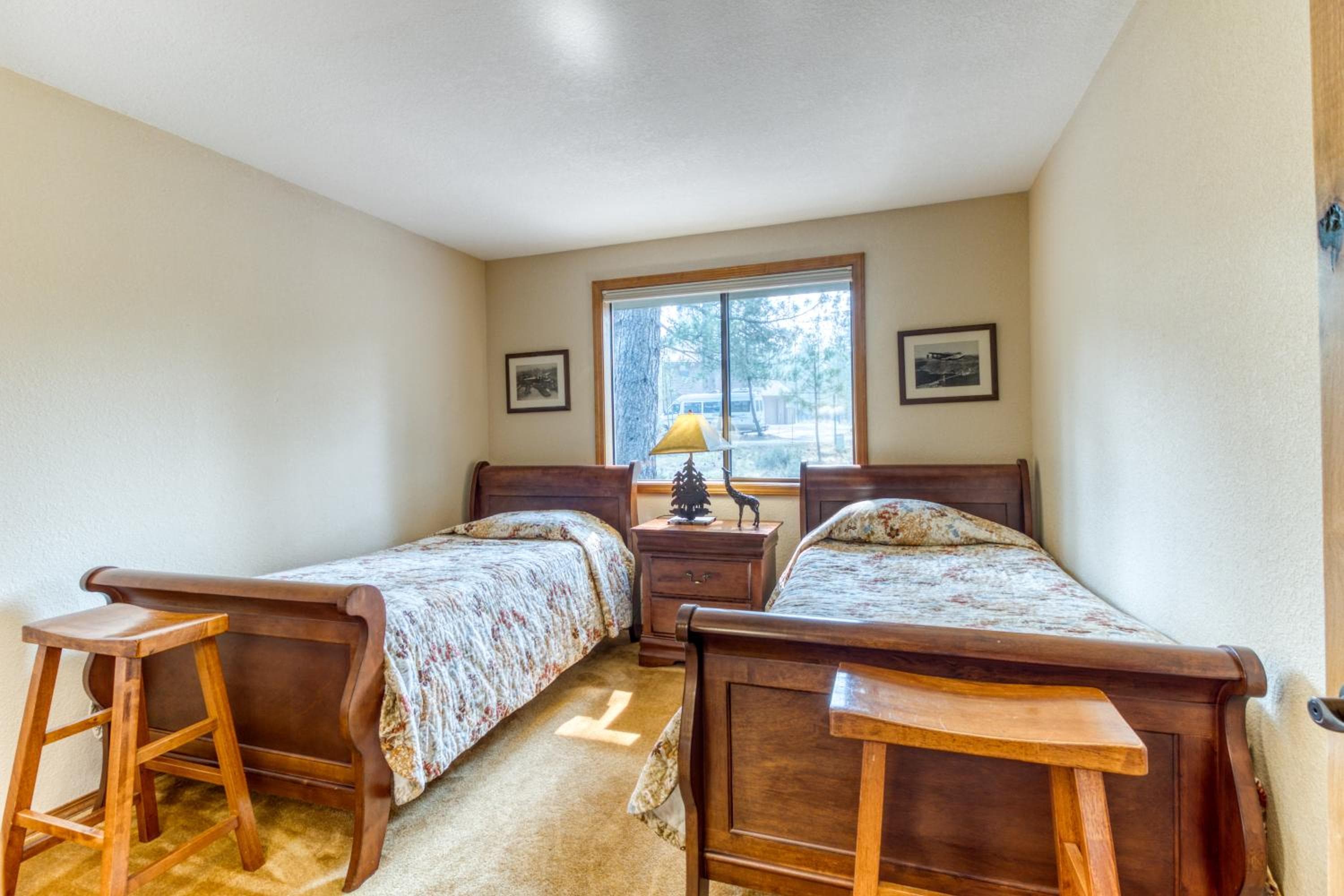 Great Kitchen, AC, SHARC Access, Hot Tub, Bring Pet!