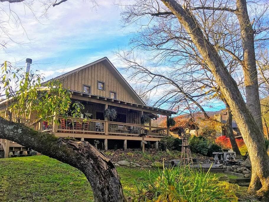 Water's Edge, Covered Porch, Deep Creek as your Backyard Haven, Hot Tub, Pool Table, Fire Pit, Close to Town & Entrance to National Park