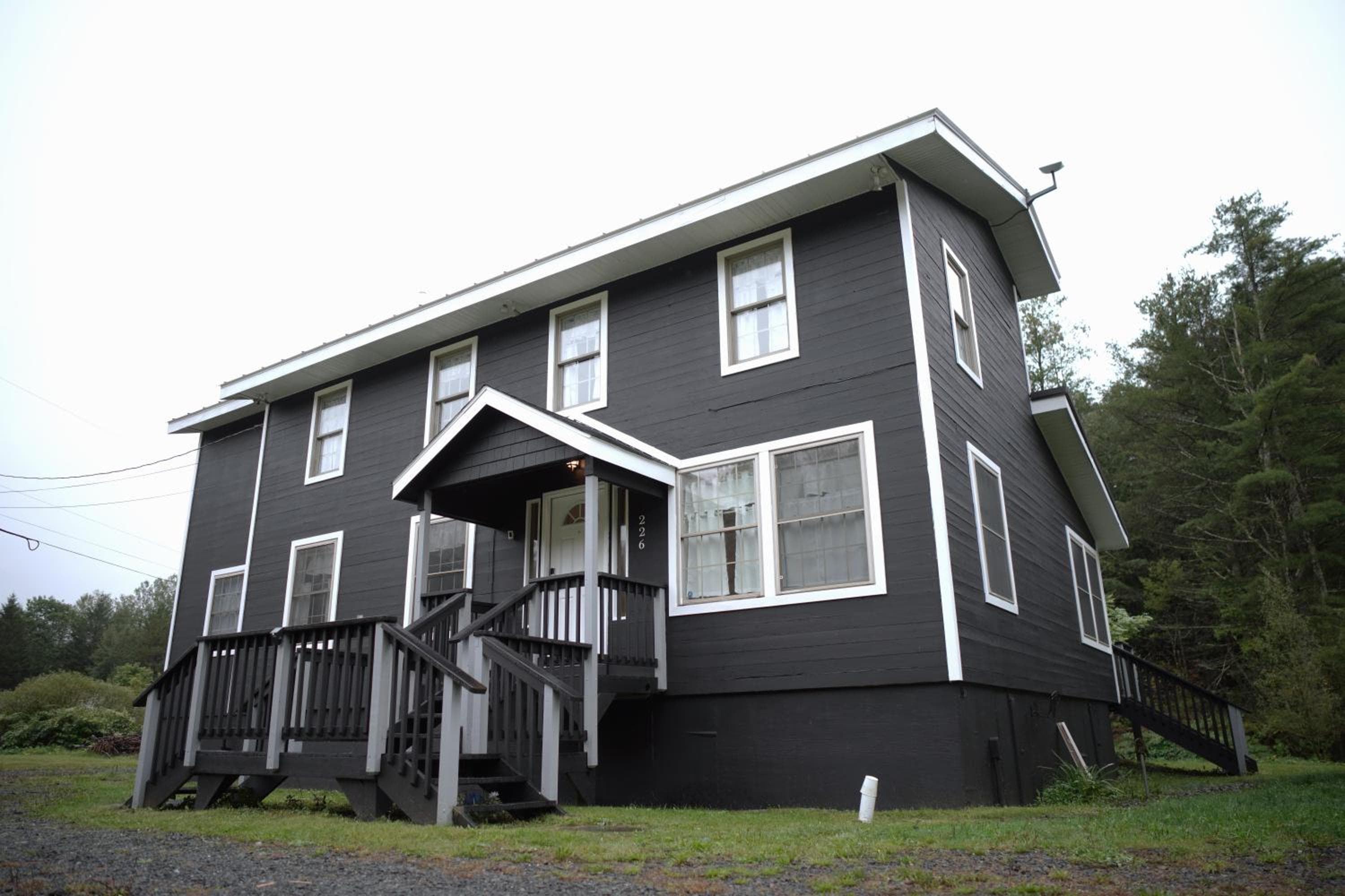 Black Creek Lodge - Hot Tub, Game Room, Fire Pit