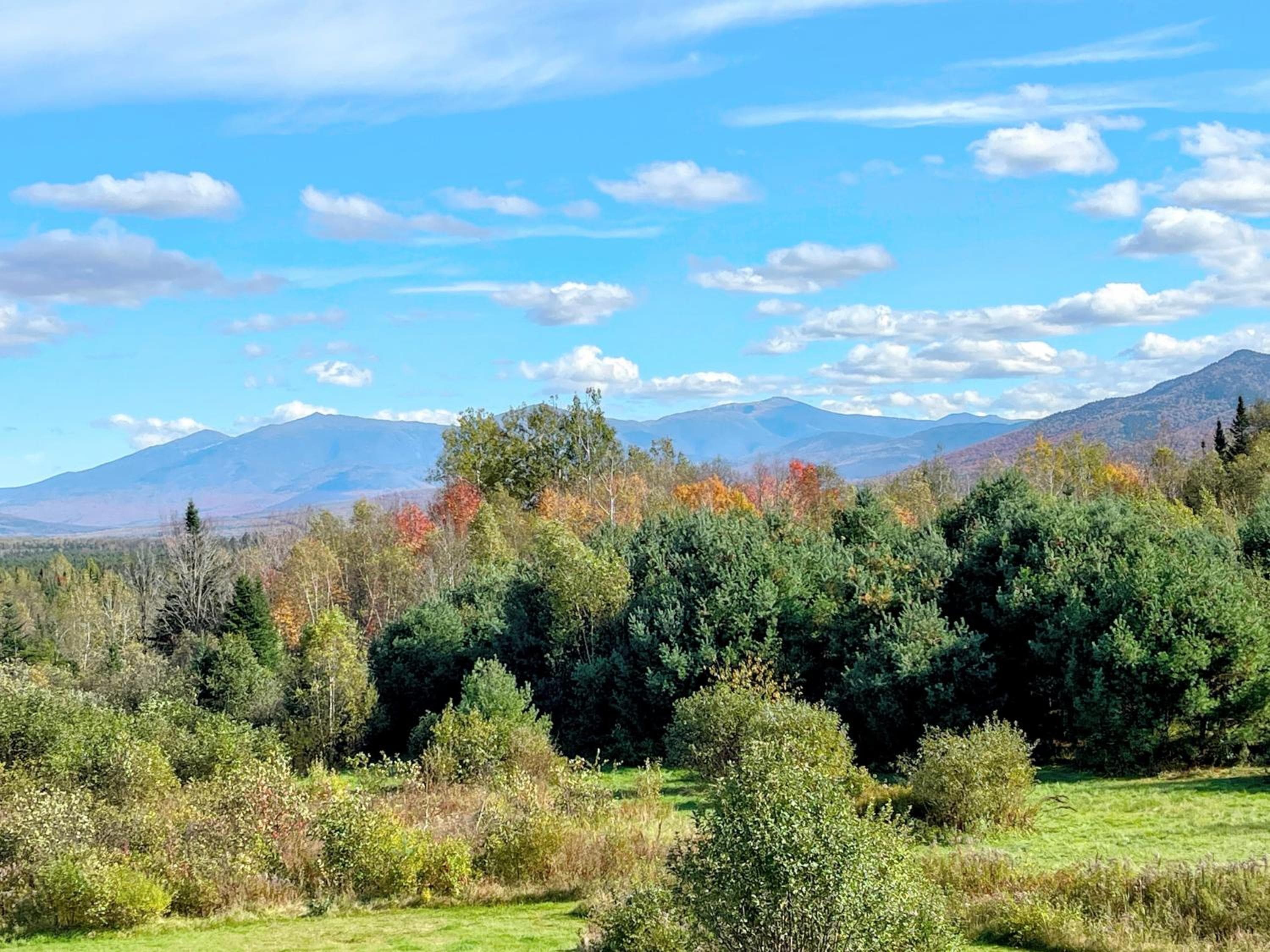 64J Stunning sunsets, just 20 mins to Bretton Woods. Hot Tub, Foosball, AC, dog friendly!