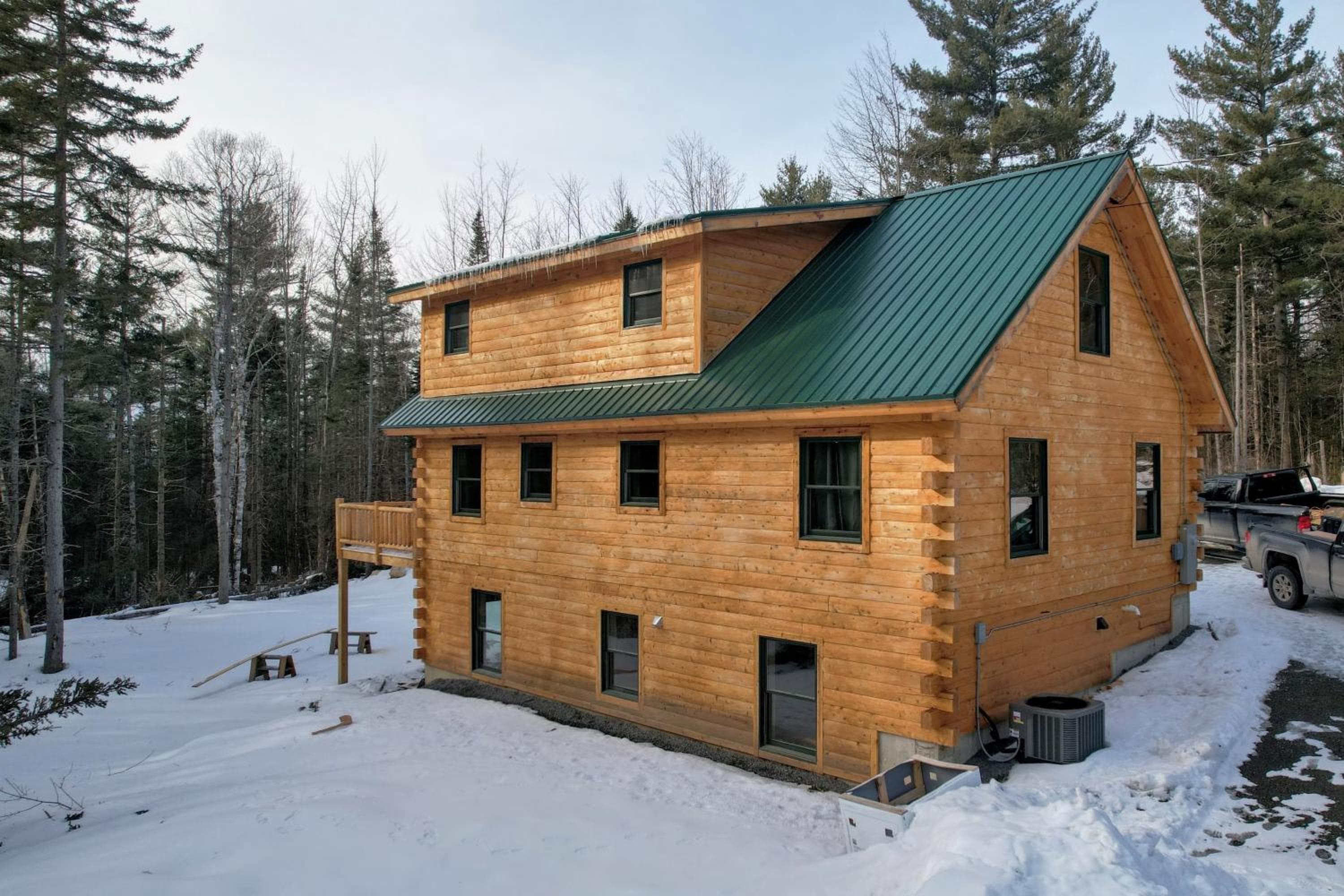 65PT New Log Cabin in Private Setting. Hot tub. Gym/Pool Access!