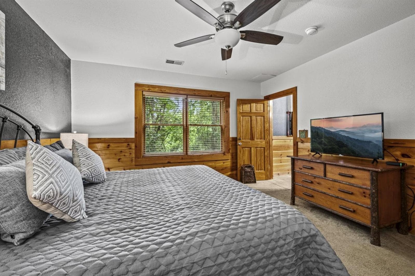 Near Dollywood with Pool Table-Hot Tub-Fire Pit-Game Room
