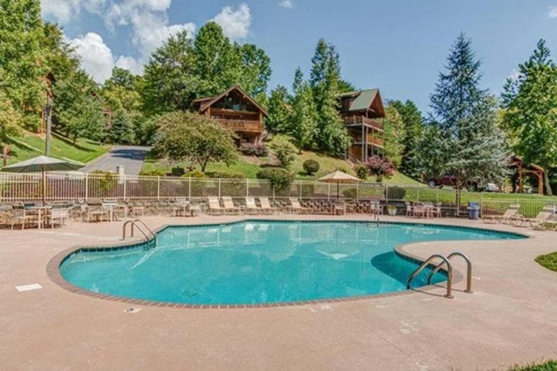 Near Dollywood with Pool Table-Hot Tub-Fire Pit-Game Room