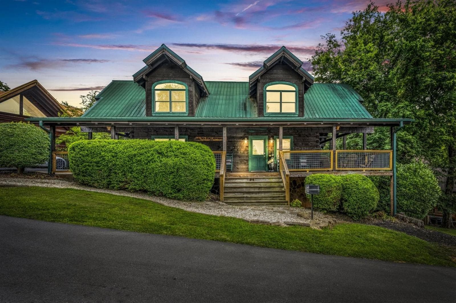 Near Dollywood with Pool Table-Hot Tub-Fire Pit-Game Room