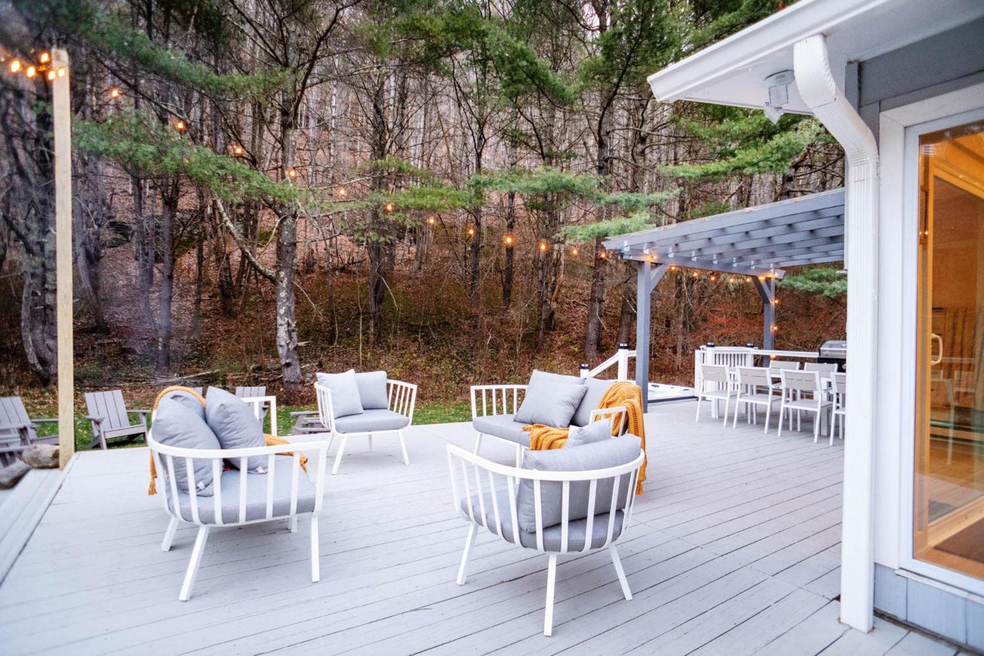 Catskill MNTN Escape 5 BR 3 bath Villa Hot Tub Fire Pit Best Group Stay