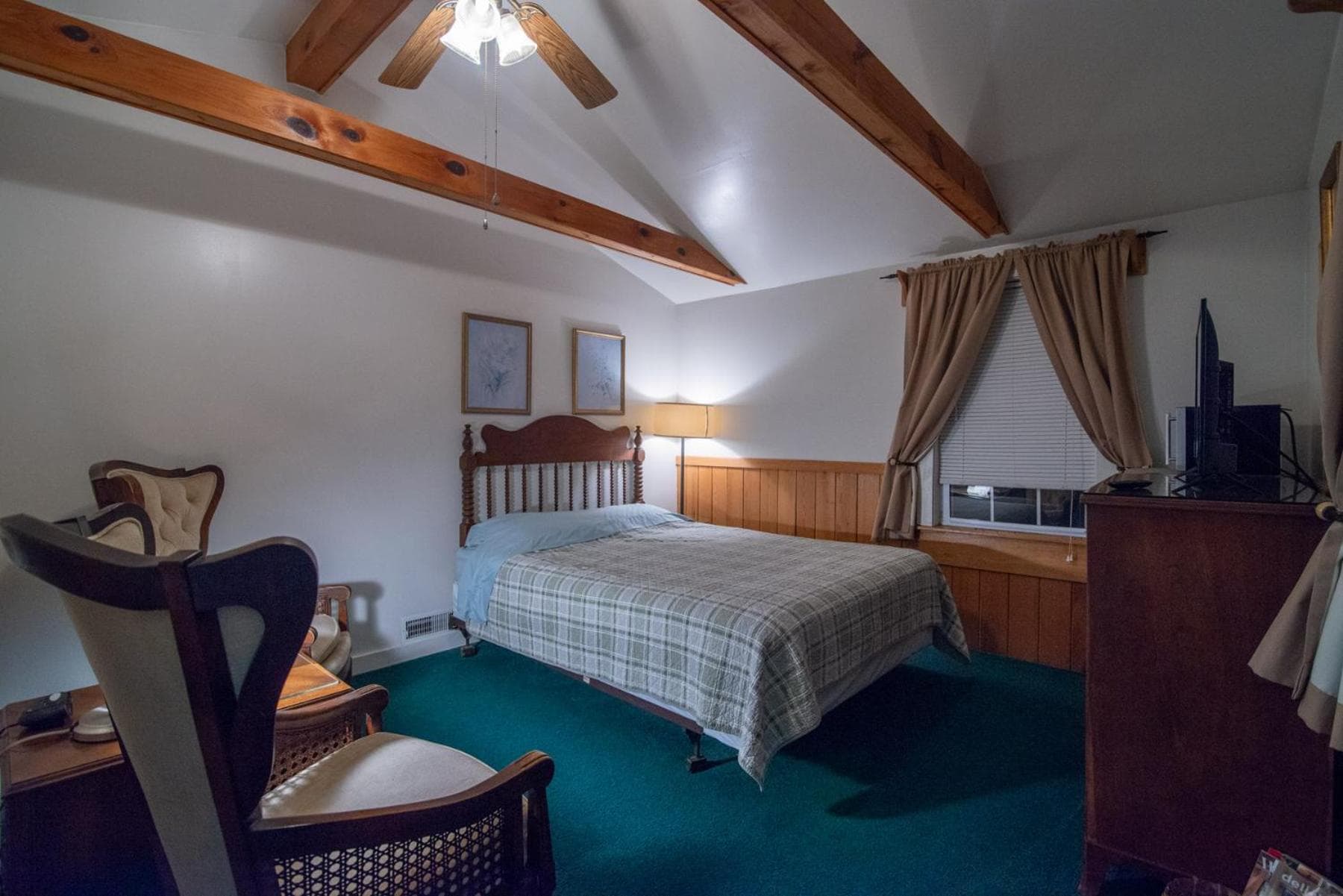 Moore House Inn & Cabins
