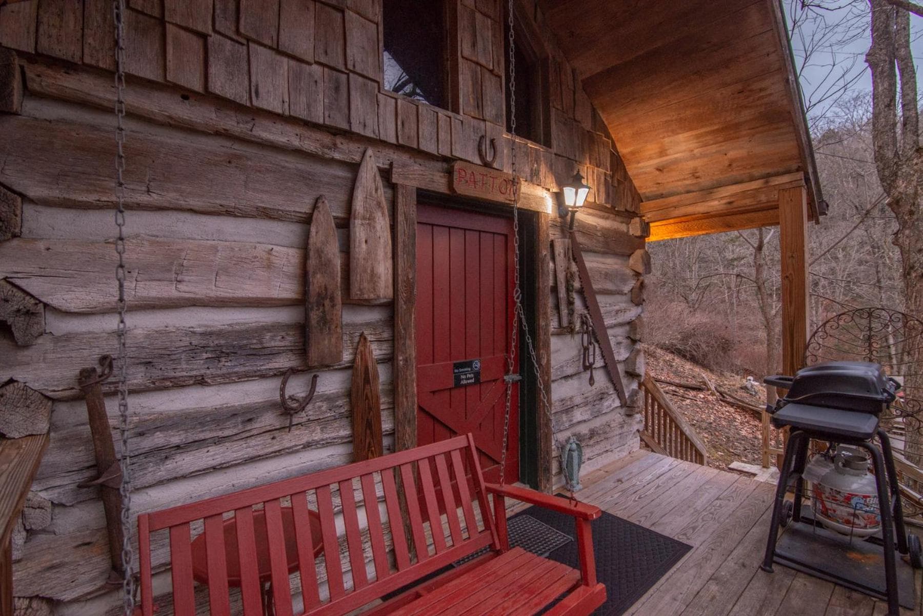 Moore House Inn & Cabins