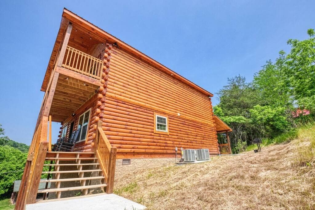 Adventure Retreat New Mountain Cabin Pool Hot Tub Game Room Theater
