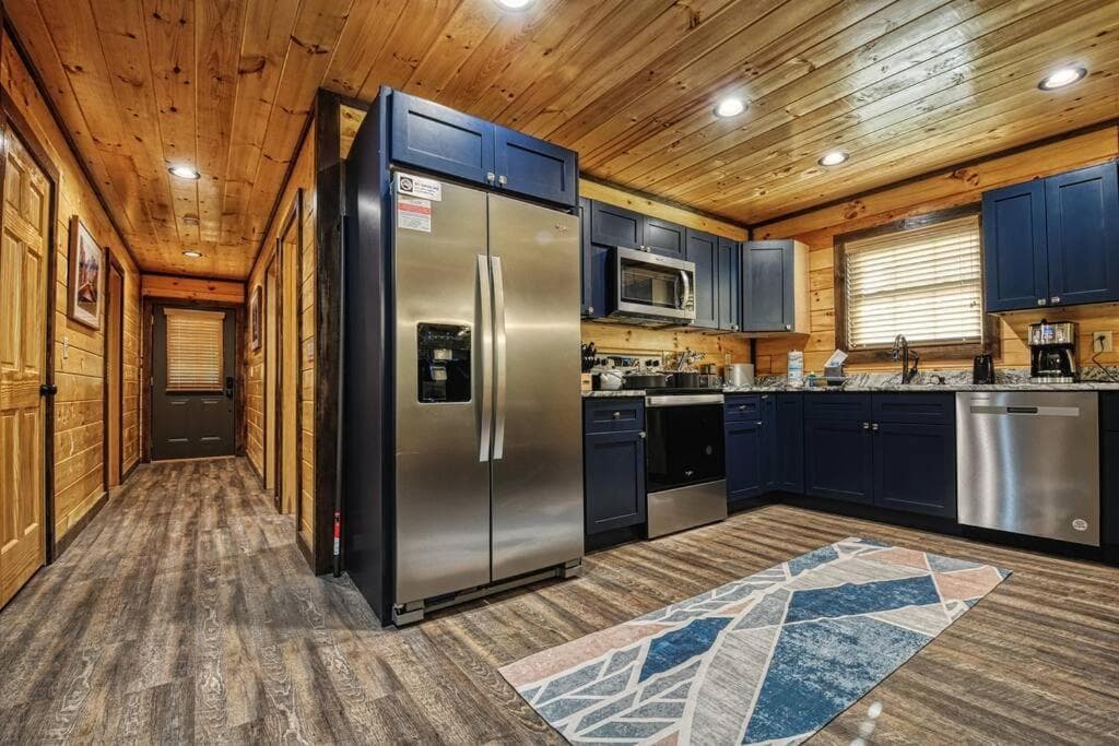 Adventure Retreat New Mountain Cabin Pool Hot Tub Game Room Theater