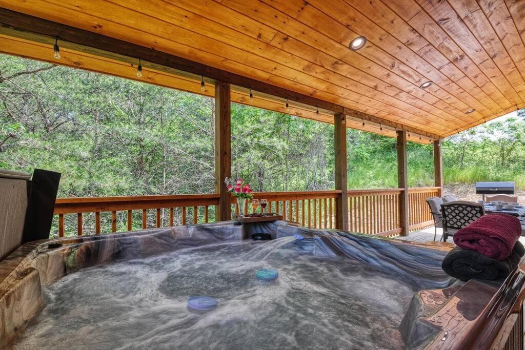 Adventure Retreat New Mountain Cabin Pool Hot Tub Game Room Theater