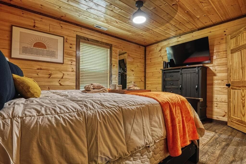 Adventure Retreat New Mountain Cabin Pool Hot Tub Game Room Theater
