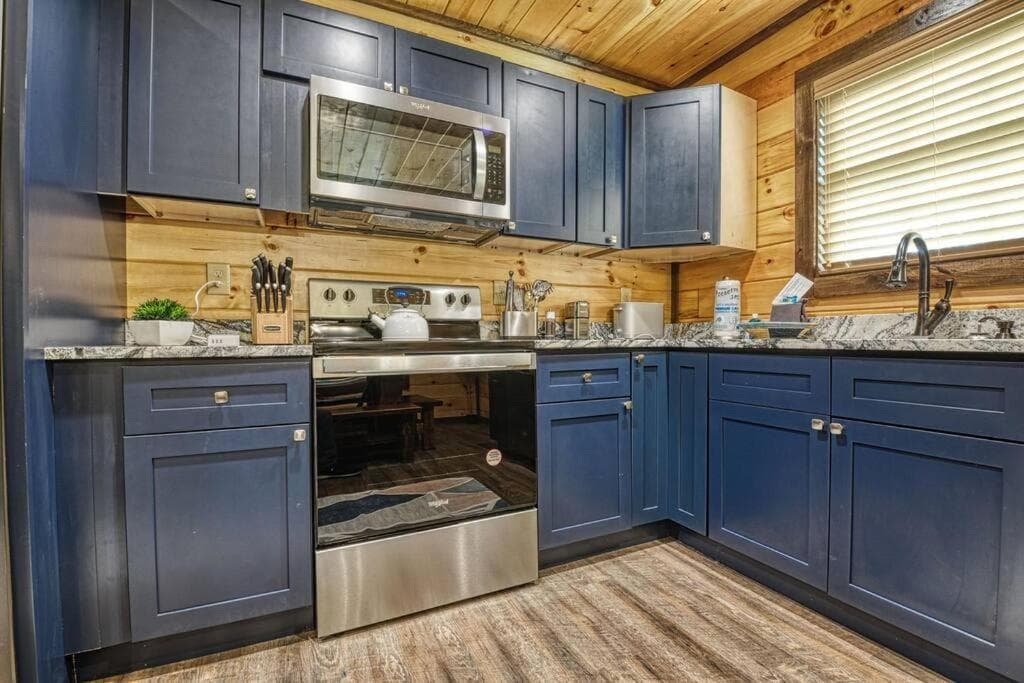 Adventure Retreat New Mountain Cabin Pool Hot Tub Game Room Theater