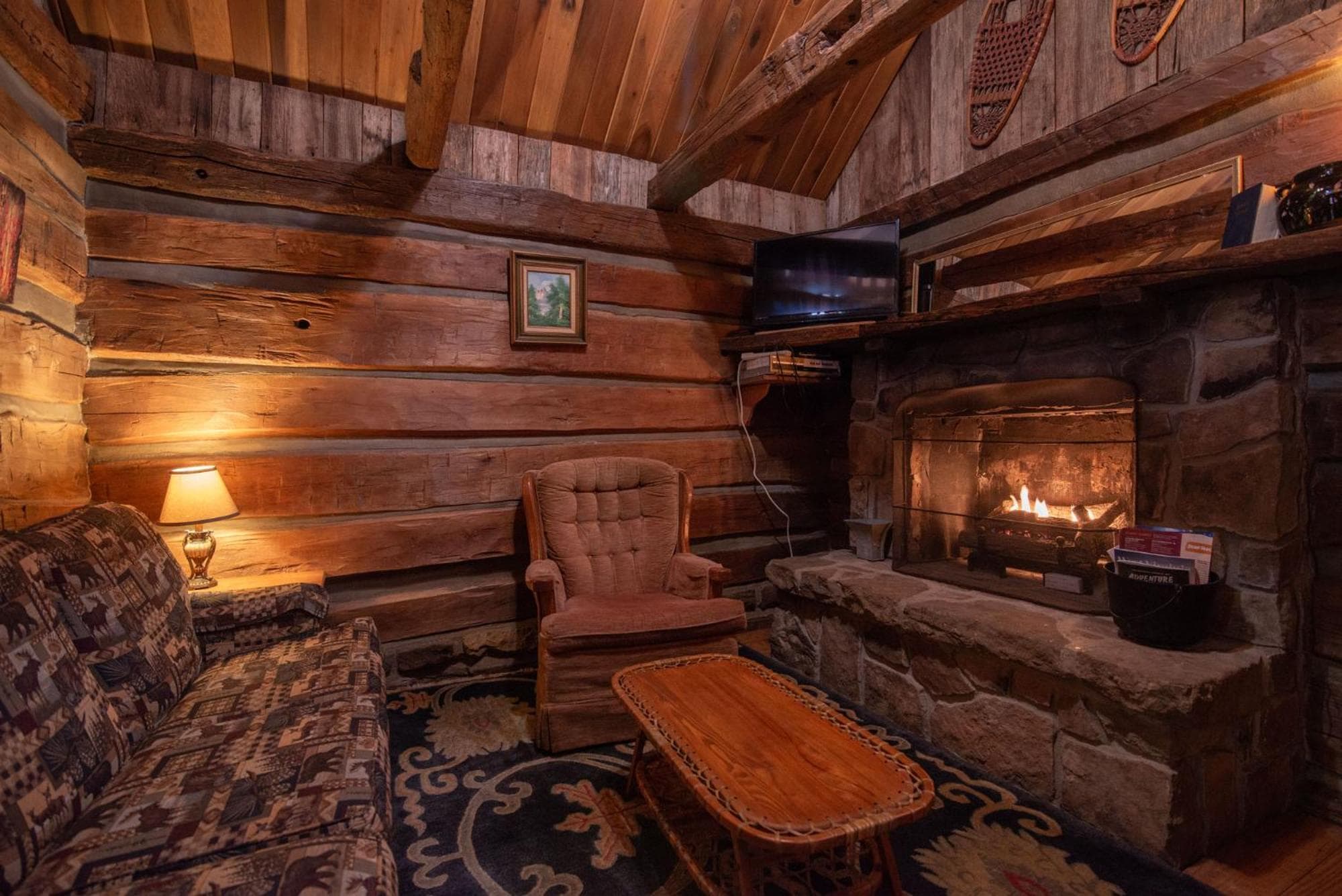 Moore House Inn & Cabins
