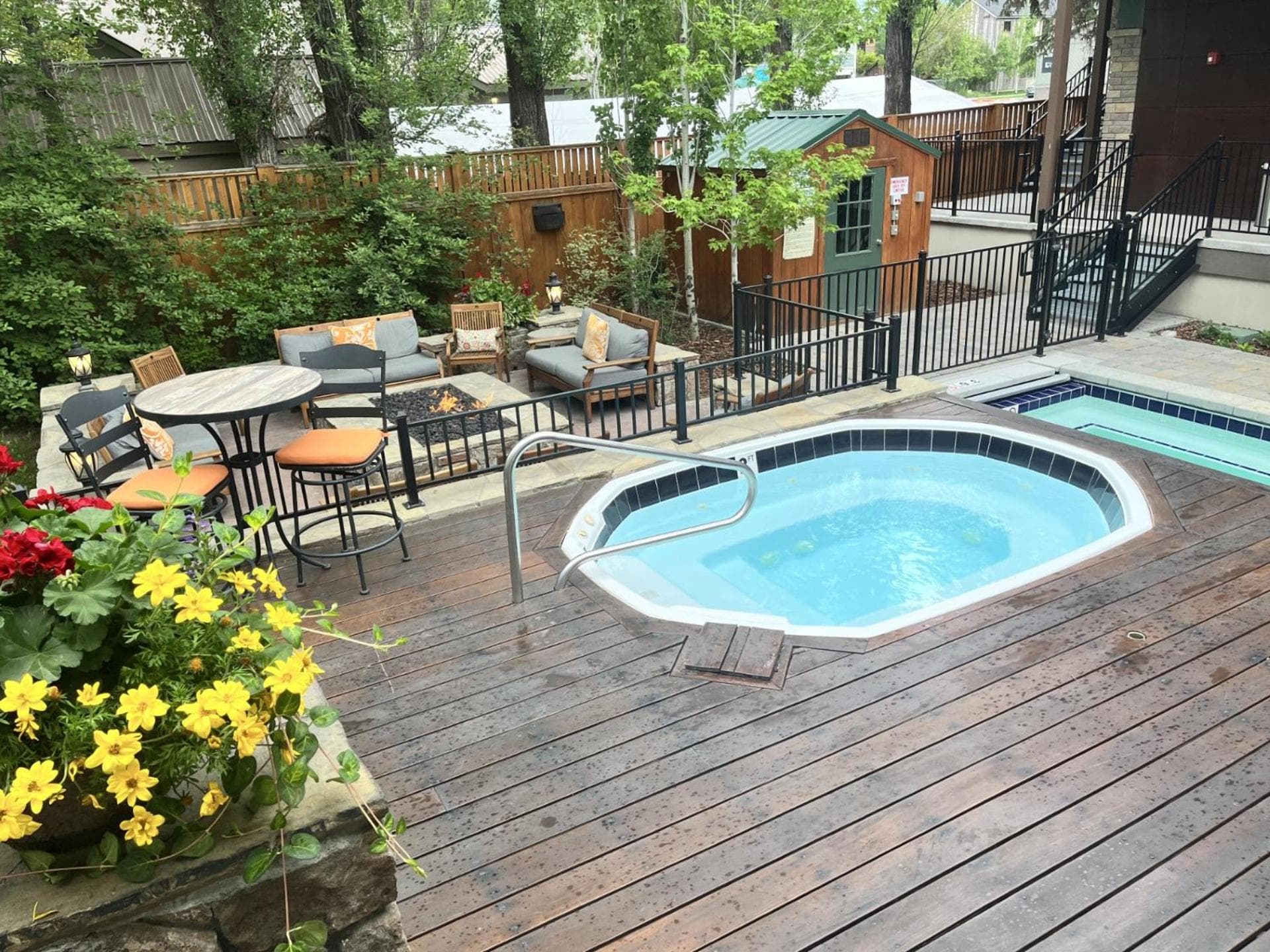 Huff House Inn and Cabins