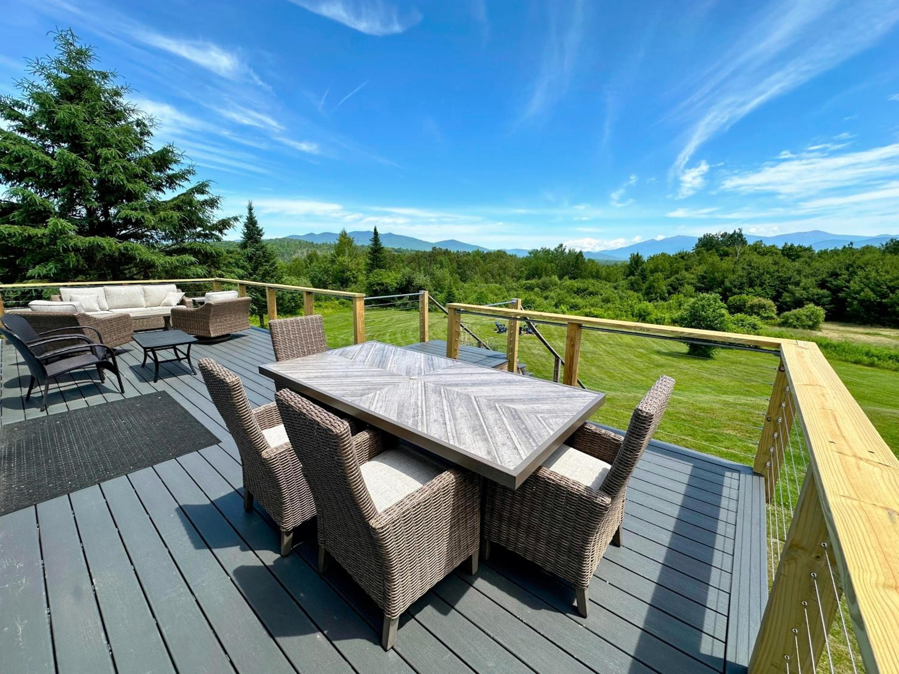 64J Stunning sunsets, just 20 mins to Bretton Woods. Hot Tub, Foosball, AC, dog friendly!