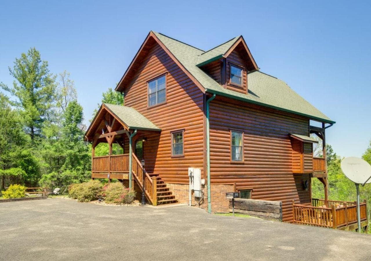 Family Cabin with Hot Tub, Theater, Game Room, Wifi, & Sauna