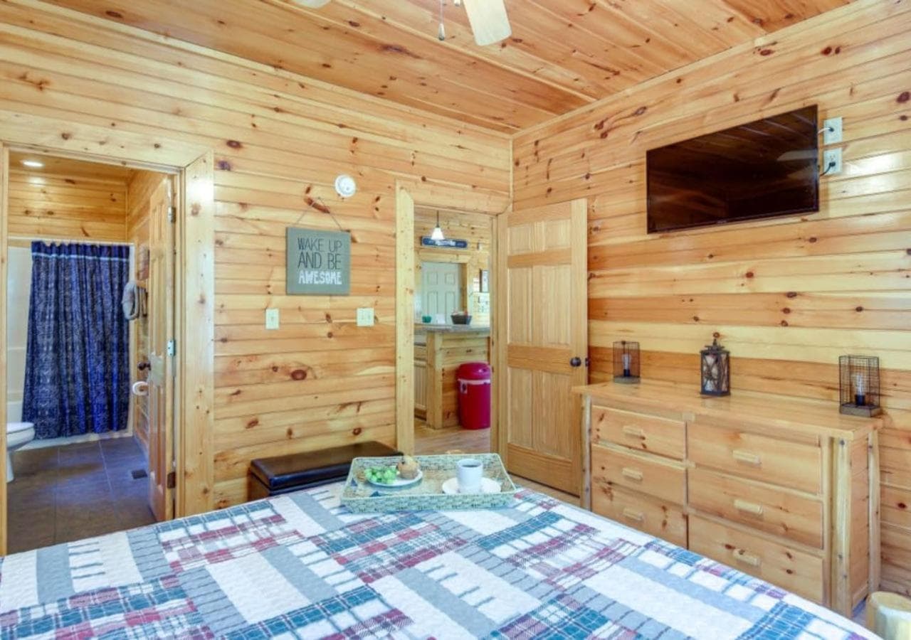 Family Cabin with Hot Tub, Theater, Game Room, Wifi, & Sauna