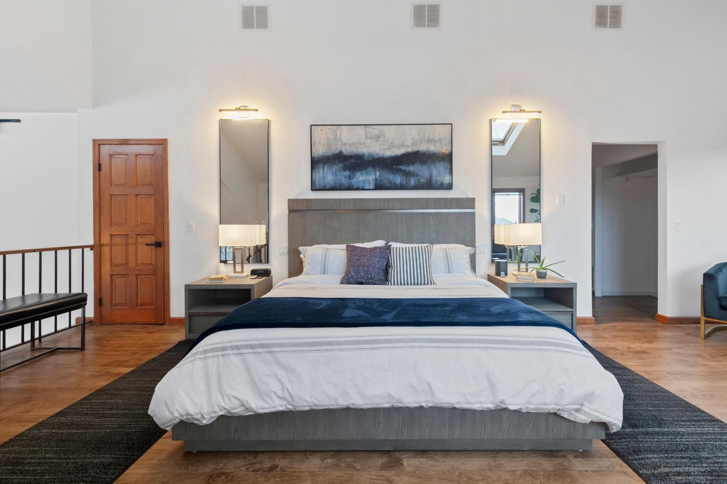 5 Star Gorgeous Cliffside Chalet with Panoramic Views