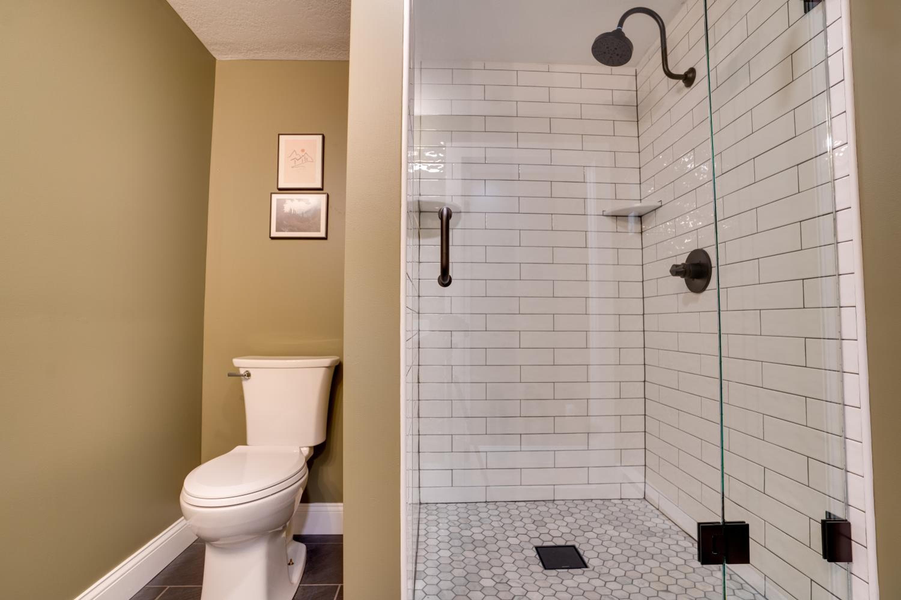 '"Luxury Mountain Getaway'" Sauna, Hot Tub, Massage Chair, Pool Table