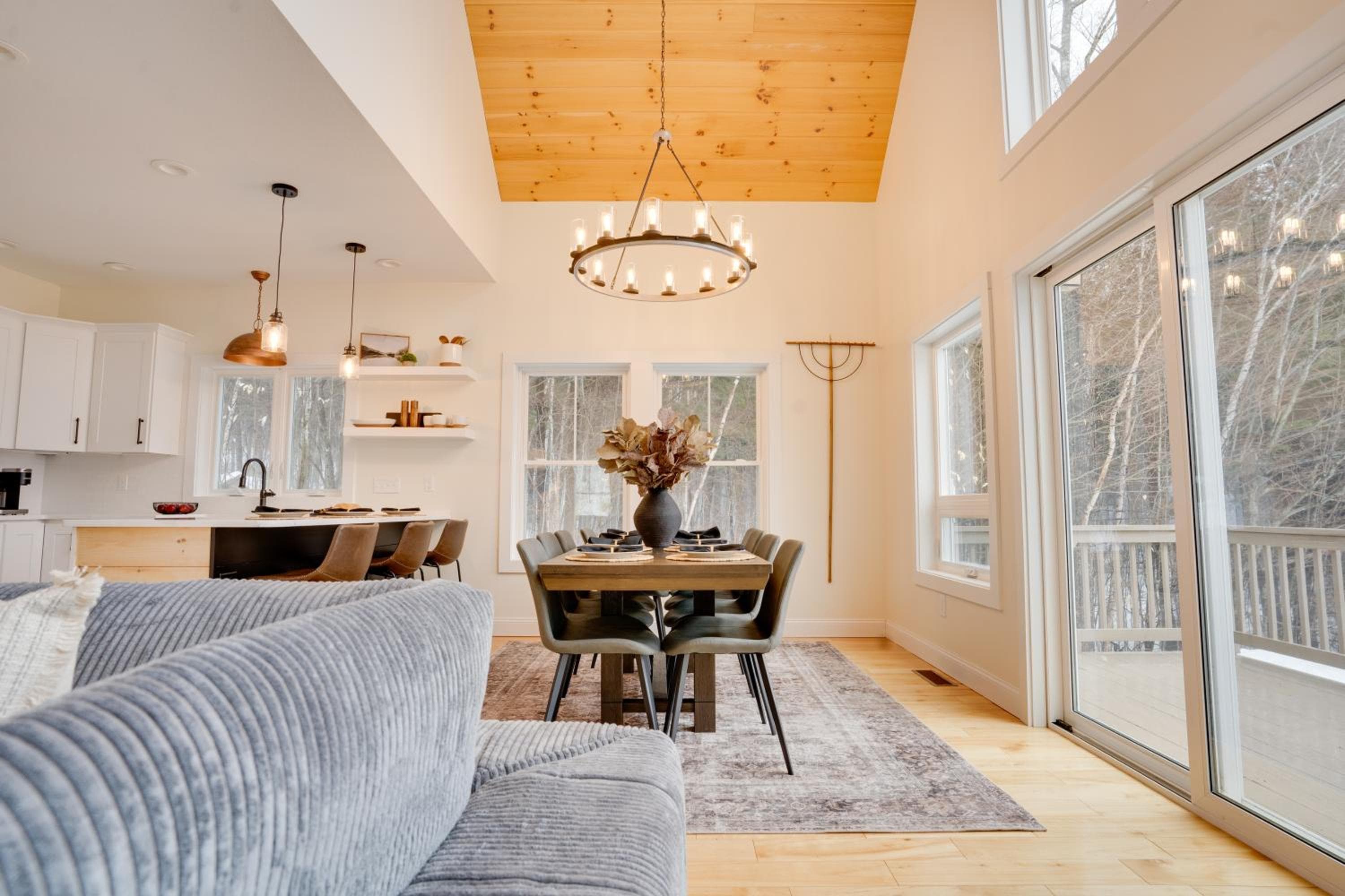 '"Luxury Mountain Getaway'" Sauna, Hot Tub, Massage Chair, Pool Table