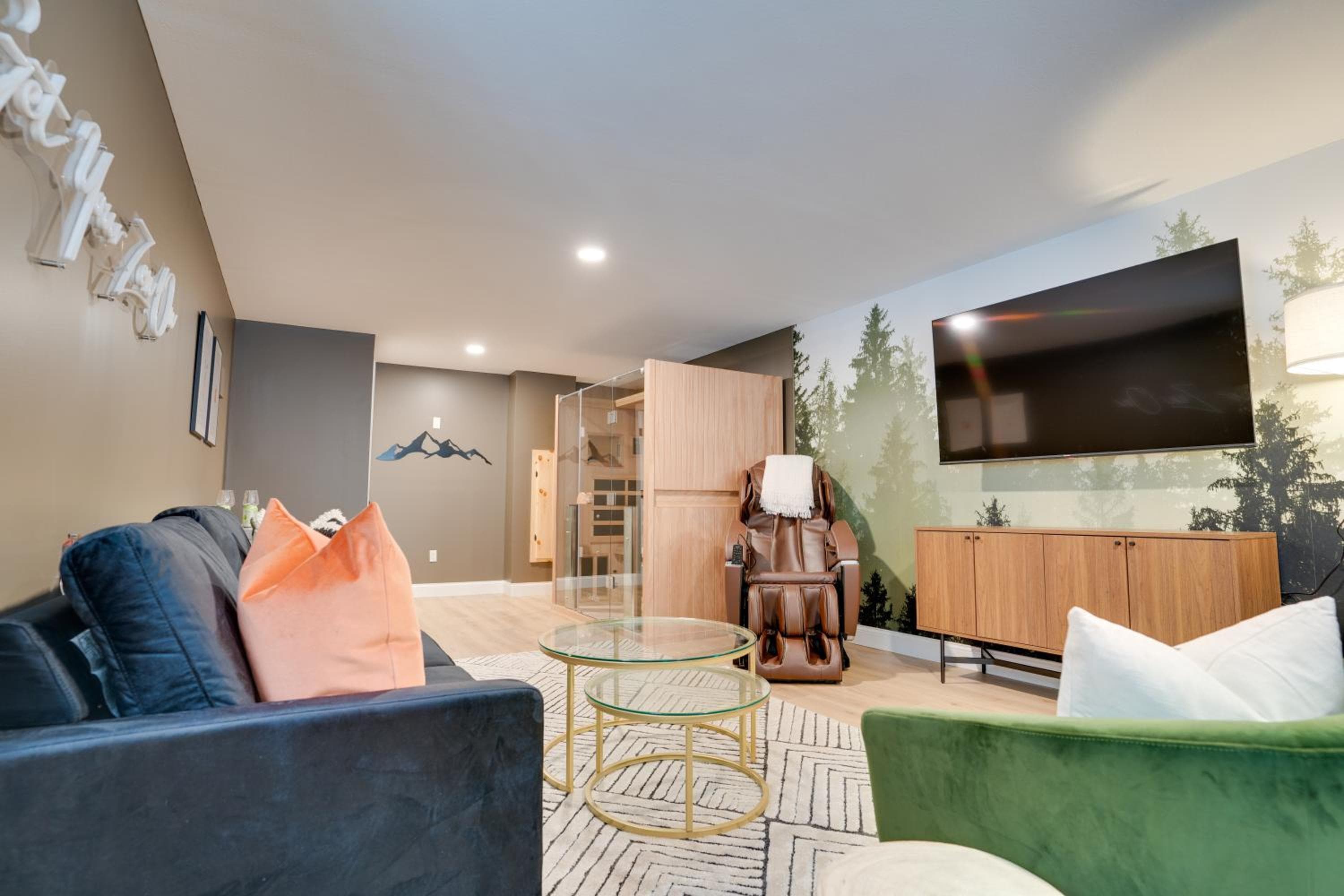'"Luxury Mountain Getaway'" Sauna, Hot Tub, Massage Chair, Pool Table
