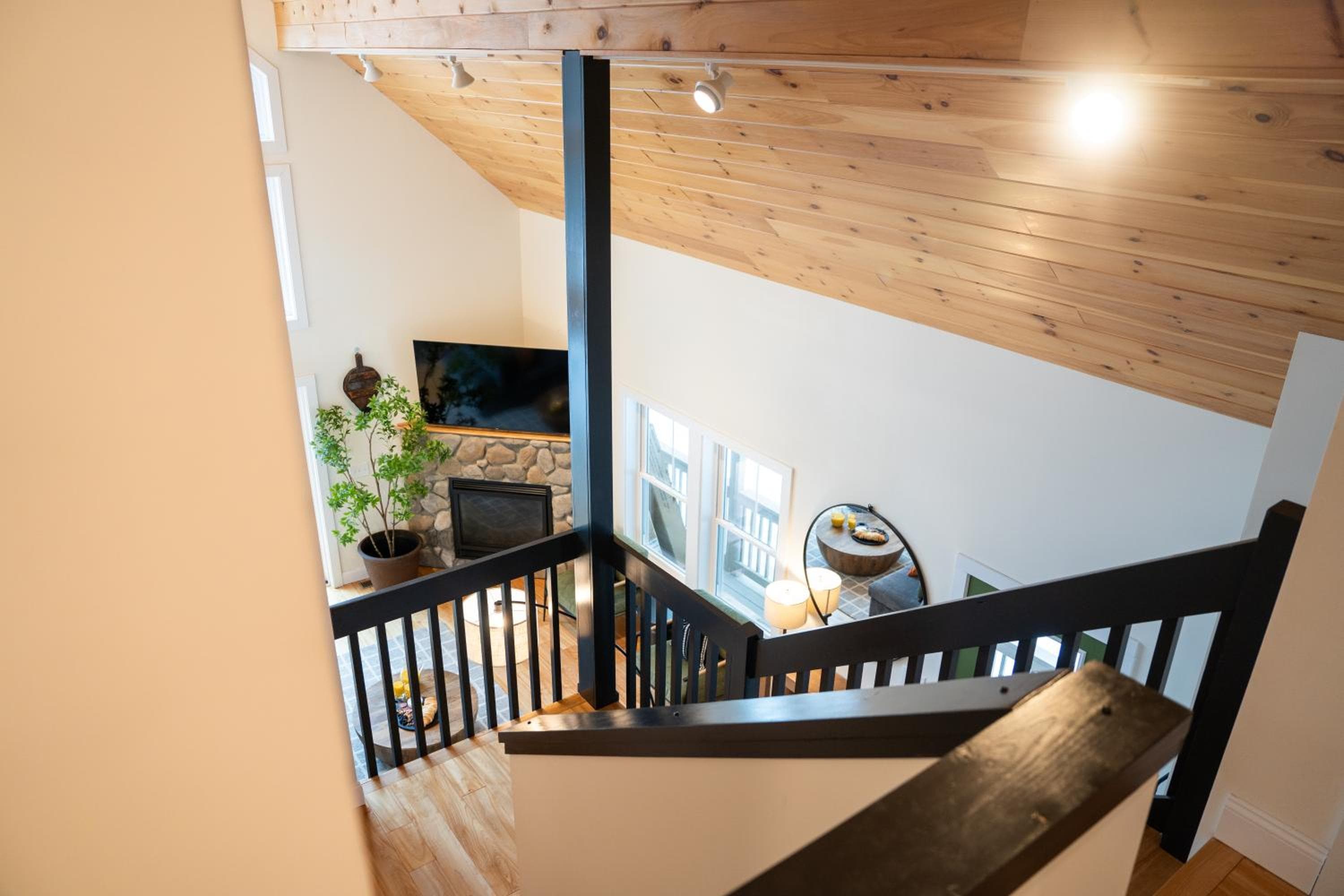 '"Luxury Mountain Getaway'" Sauna, Hot Tub, Massage Chair, Pool Table