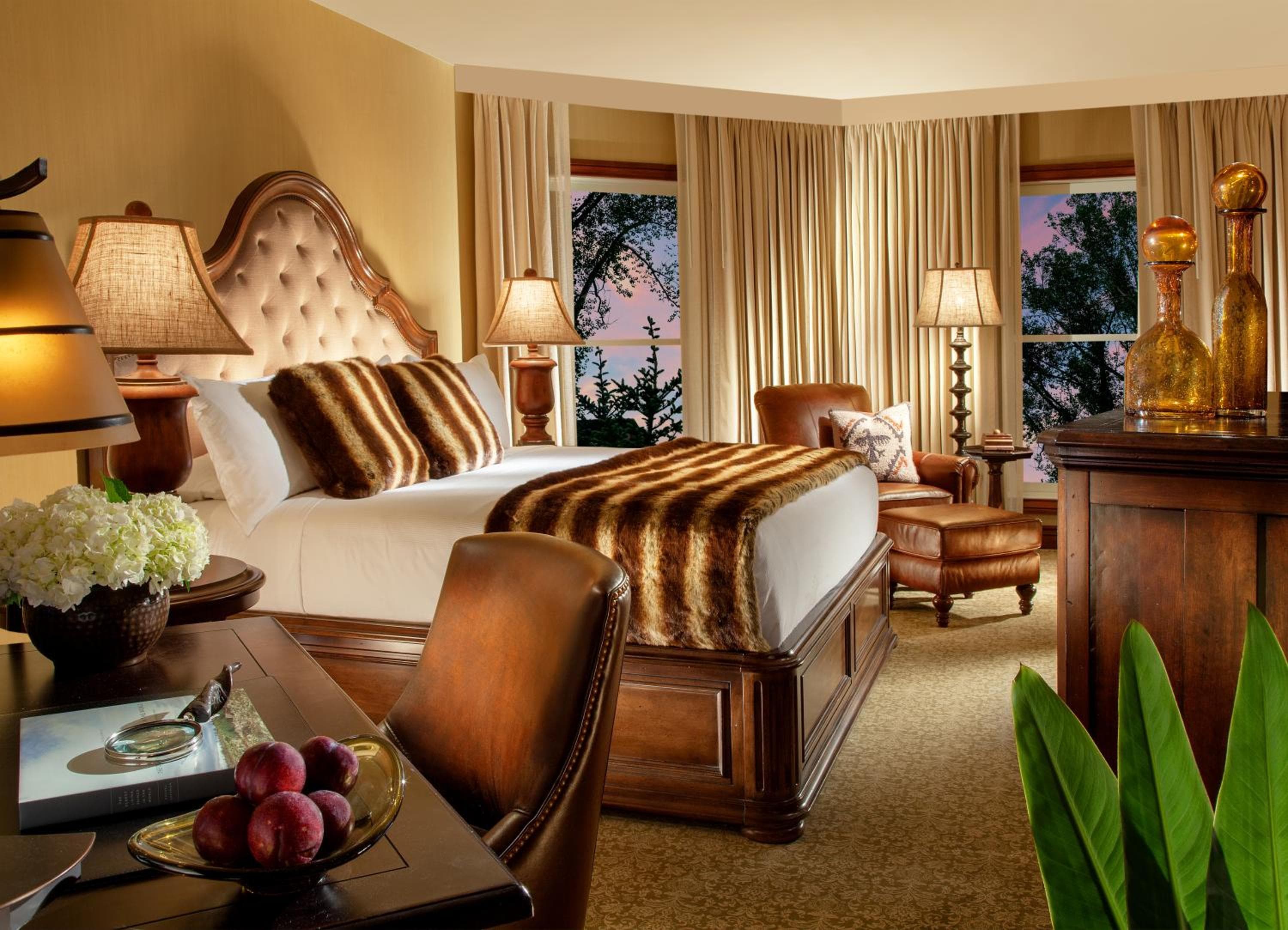Rustic Inn Creekside