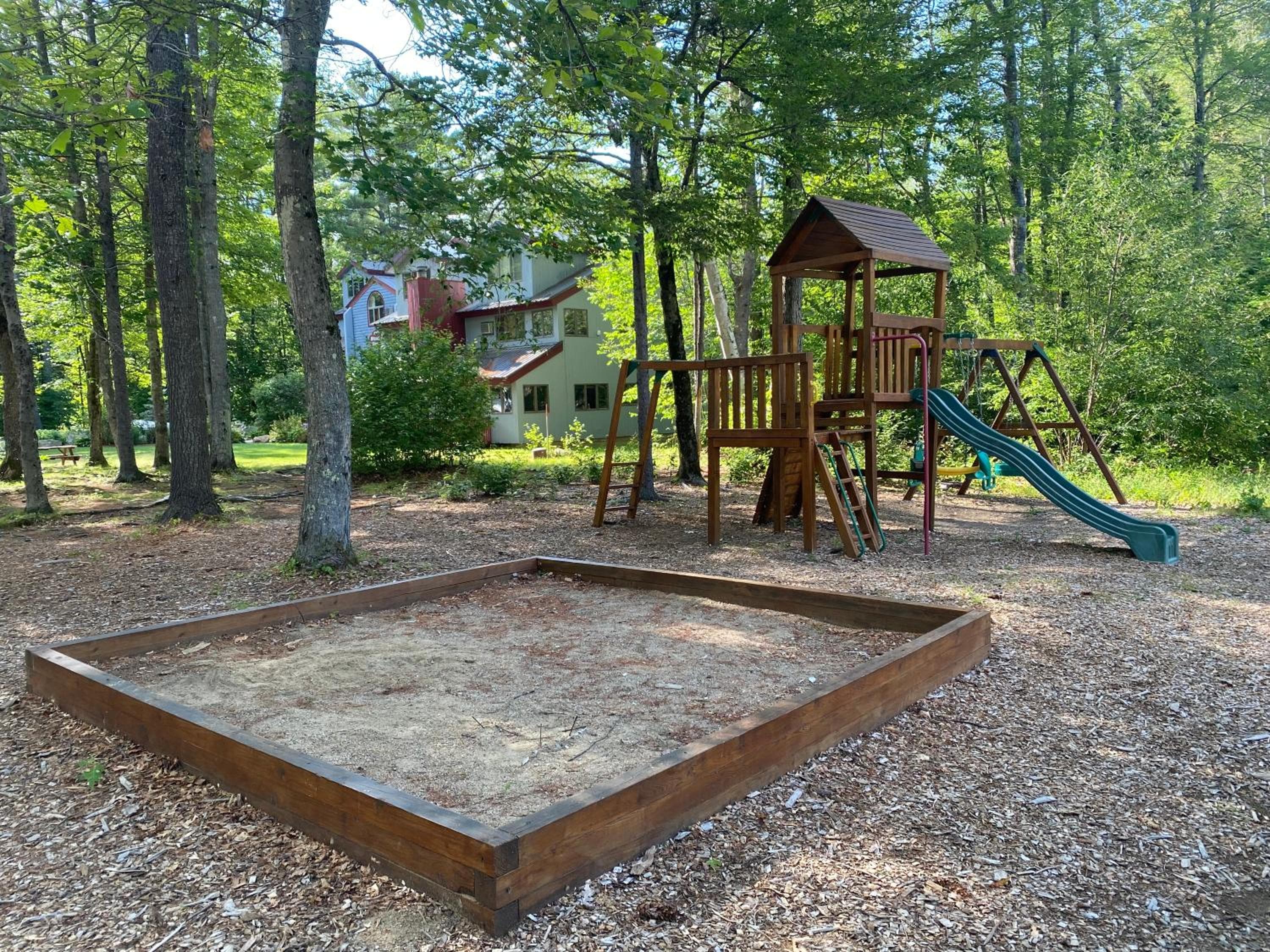Attitash Townhouse: AC, Pool, Storyland, Saco River