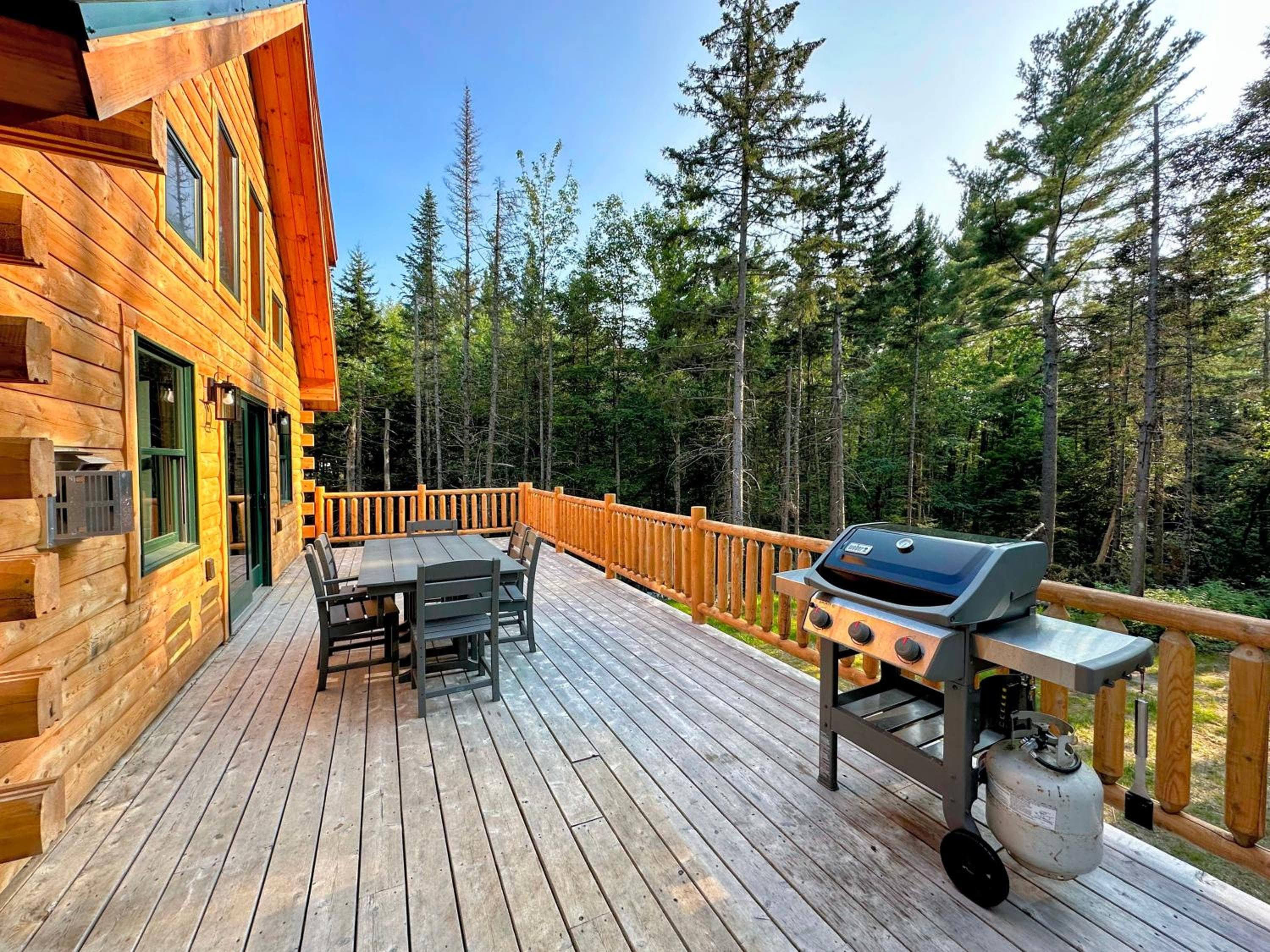 65PT New Log Cabin in Private Setting. Hot tub. Gym/Pool Access!