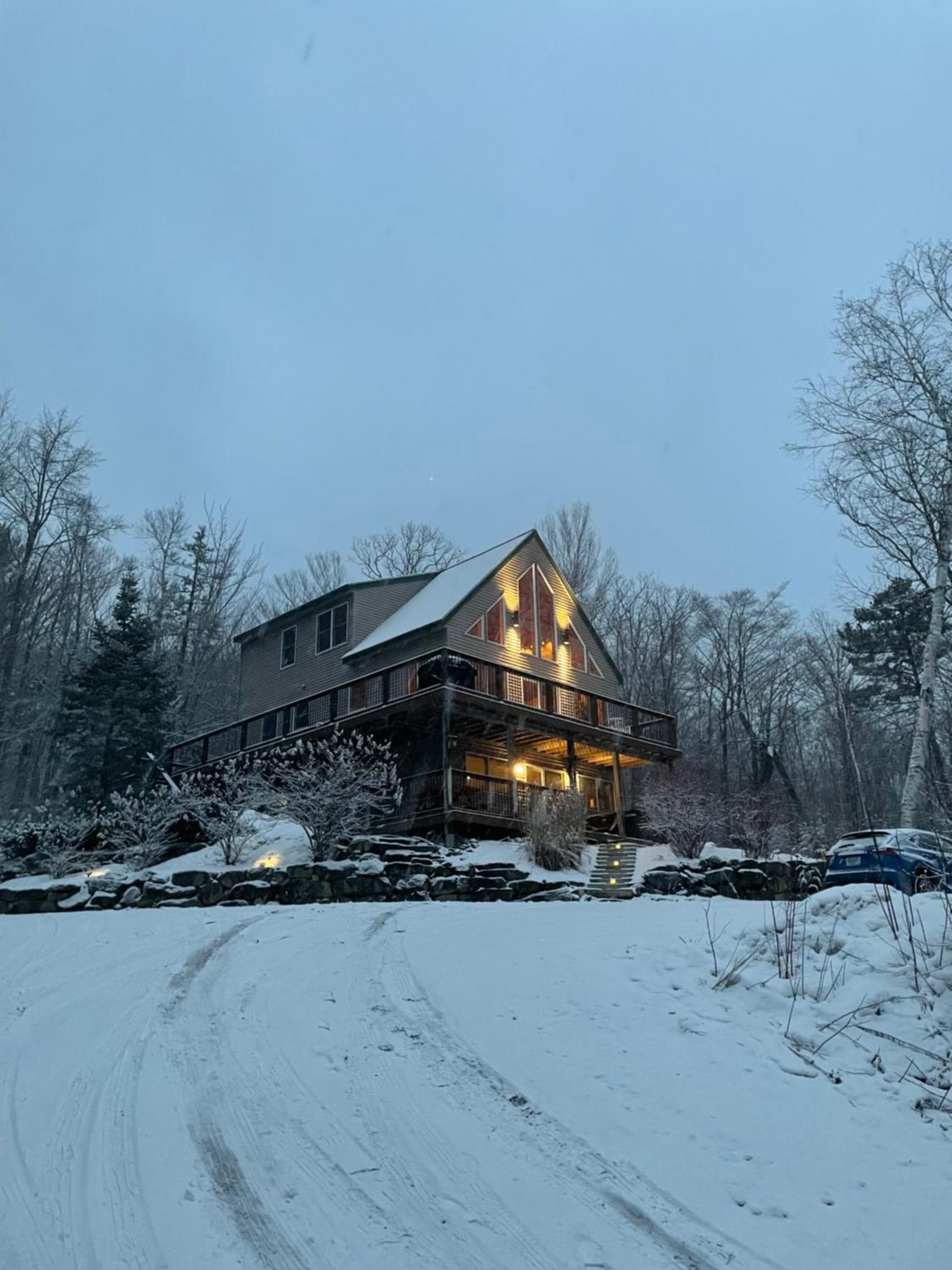 SUNDAY RIVER VIEWS!! Minutes from the mountain!