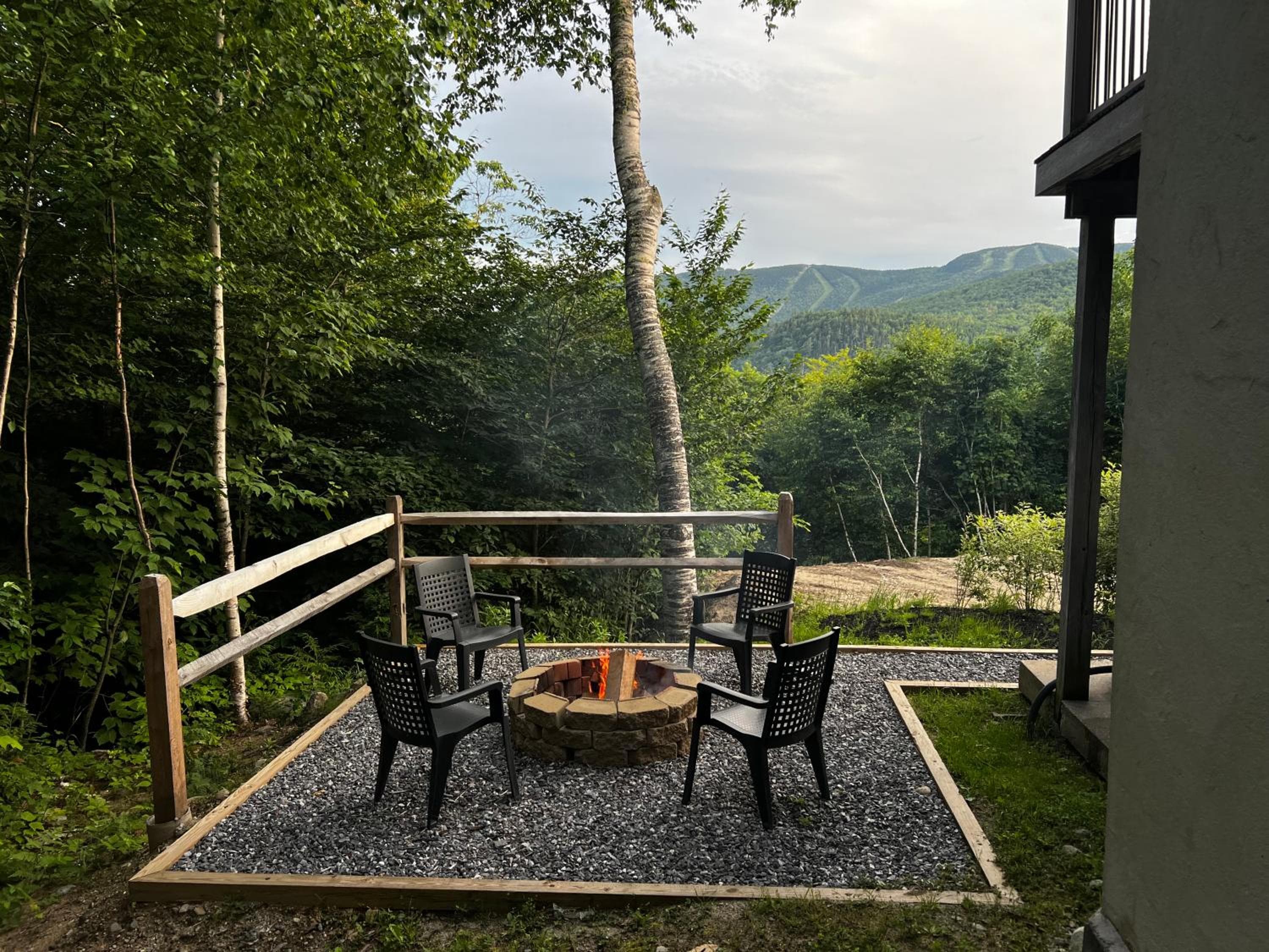 SUNDAY RIVER VIEWS!! Minutes from the mountain!