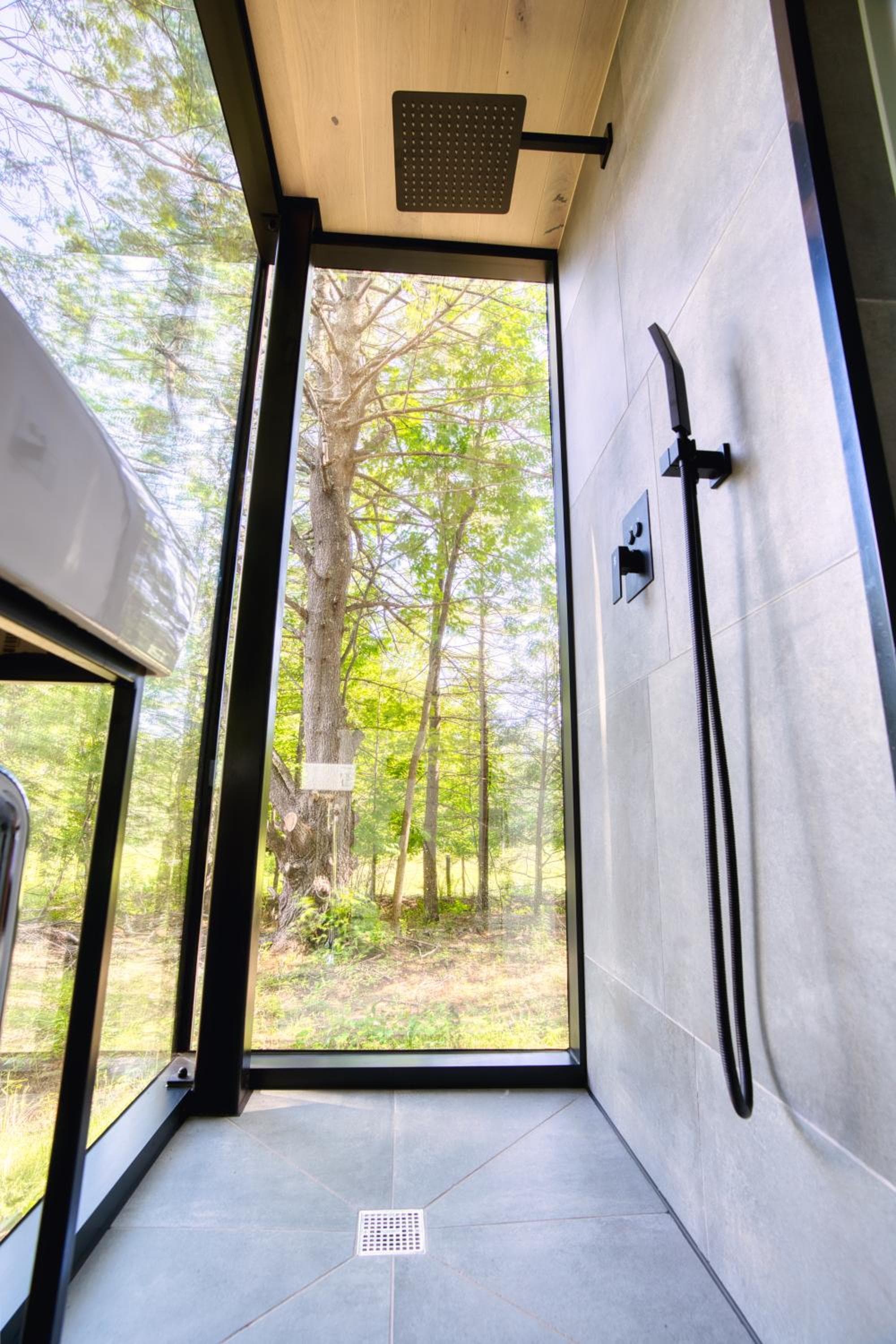 The Haüs Windham - Spacious Suites, Hot Tub, Mountain Views!