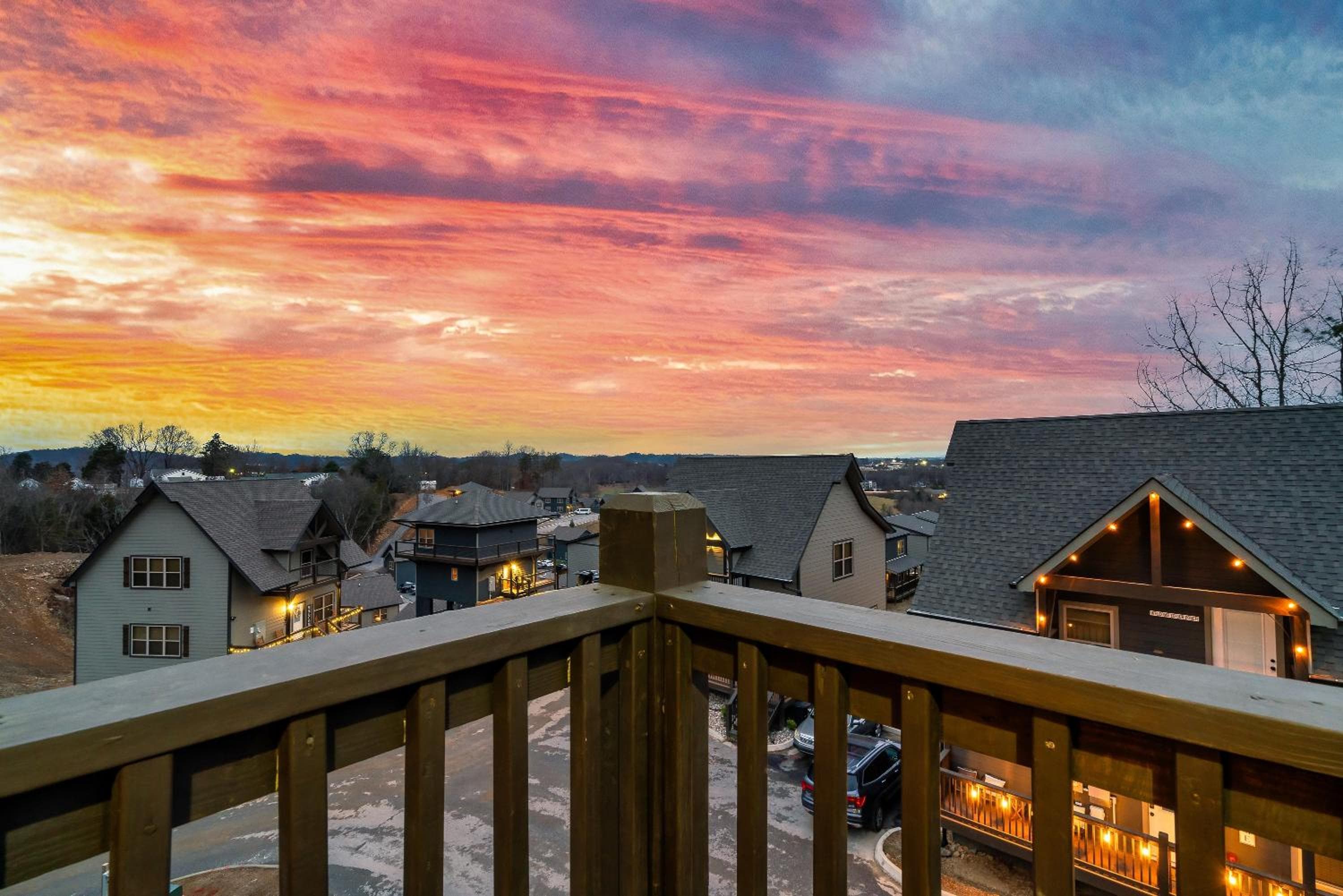 Near Dollywood With Hot Tub, Game Room Home Theater
