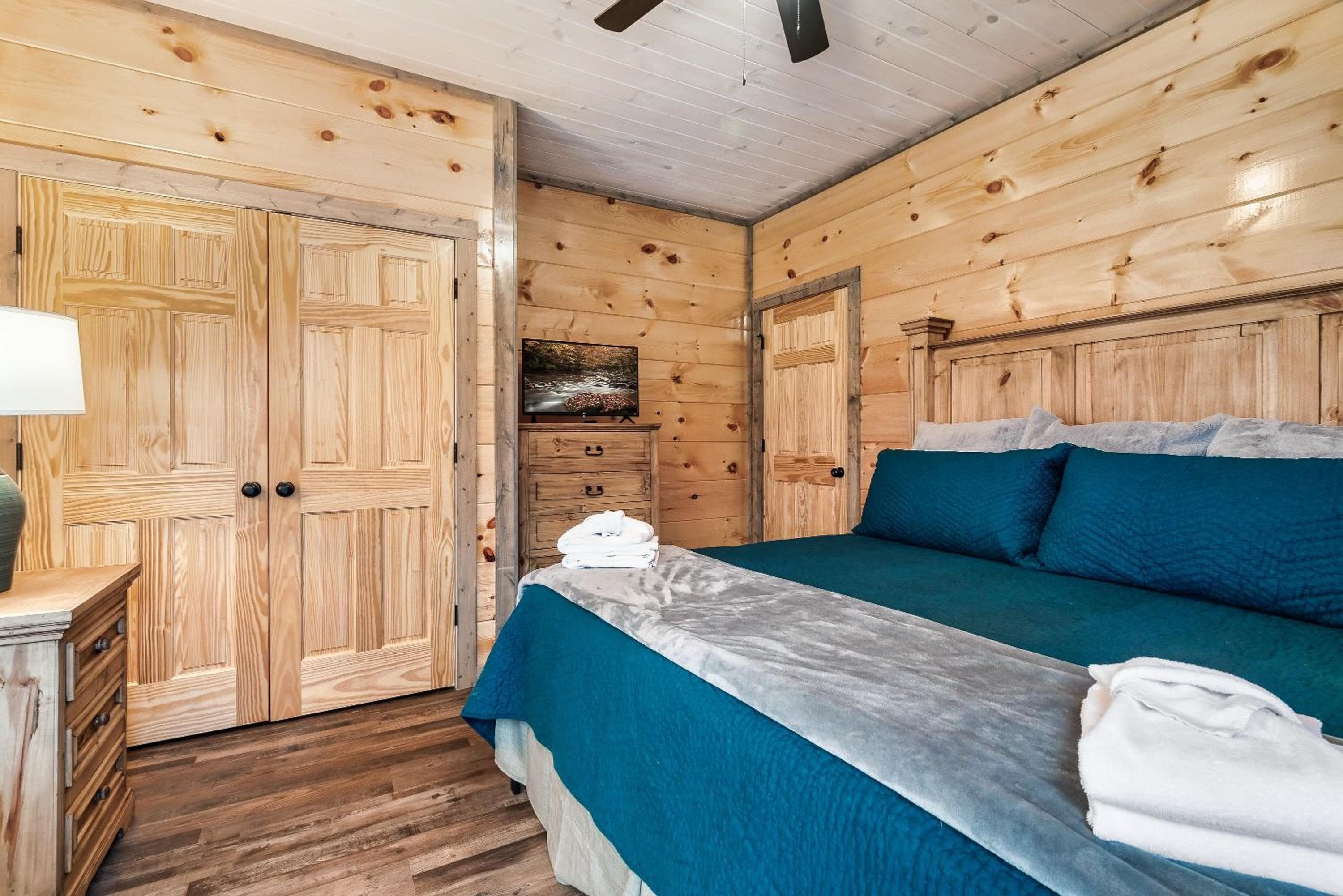 Near Dollywood With Hot Tub, Game Room Home Theater