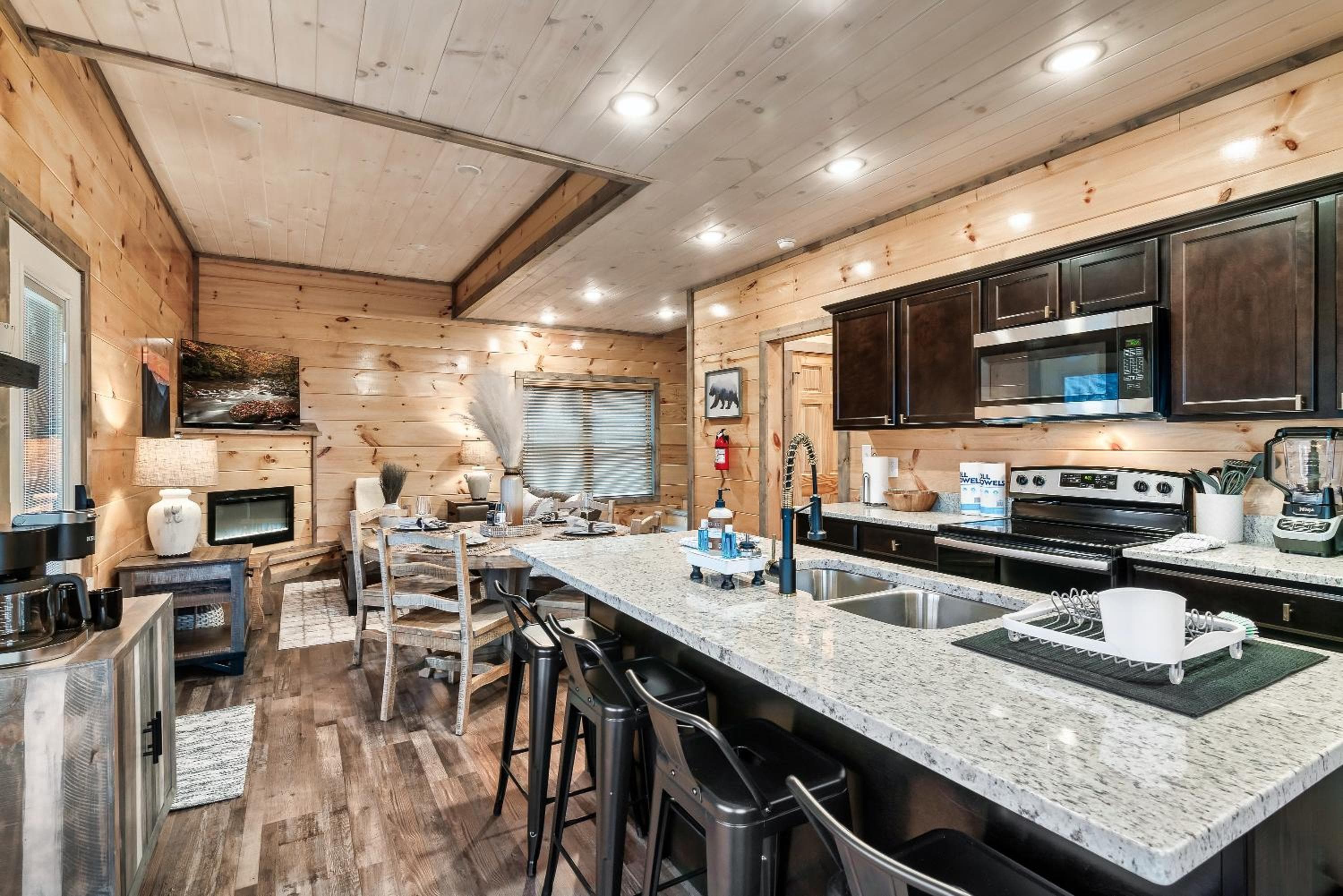 Near Dollywood With Hot Tub, Game Room Home Theater