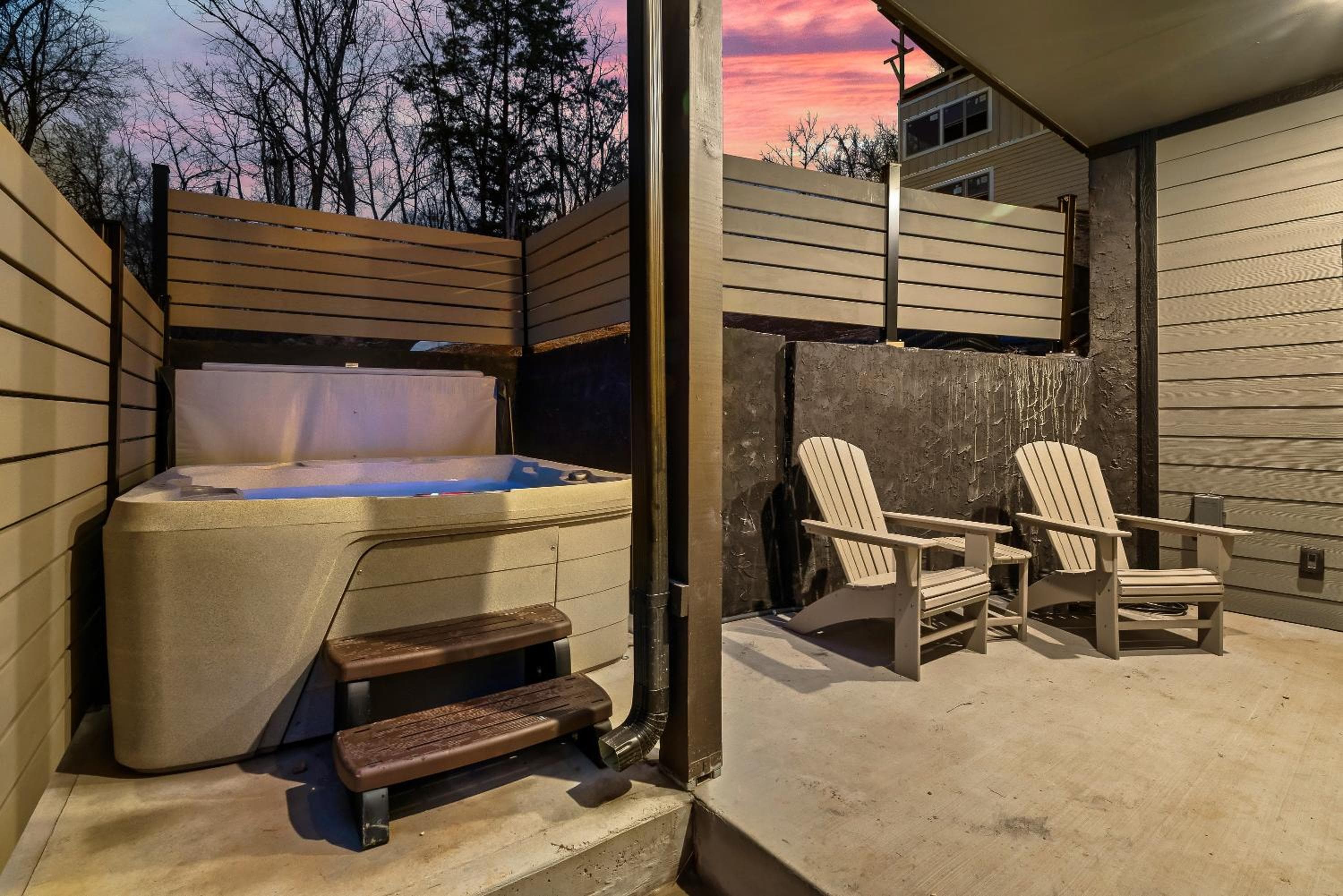 Near Dollywood With Hot Tub, Game Room Home Theater